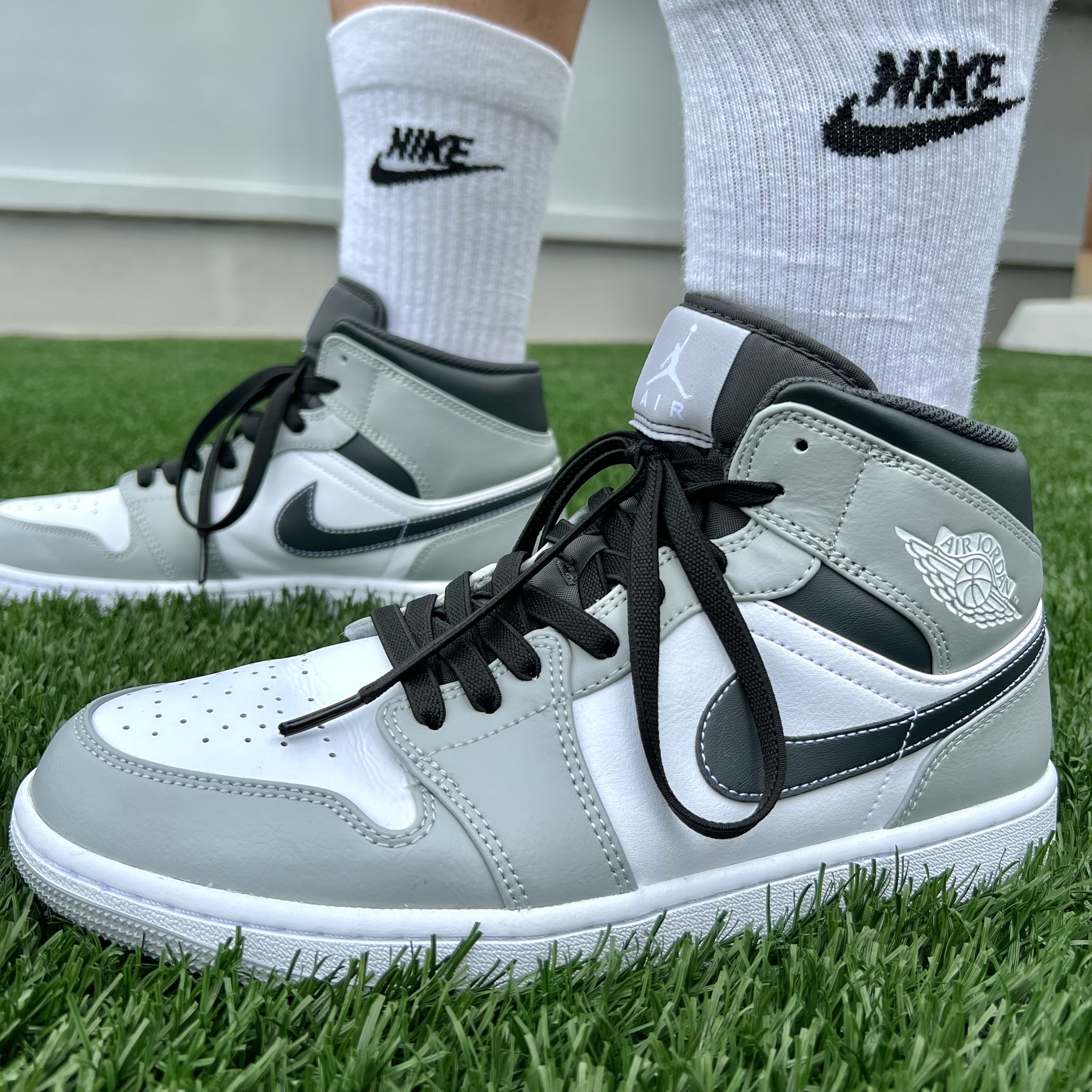 Jordan 1 Mid Light Smoke Grey Anthracite 착용 스타일
