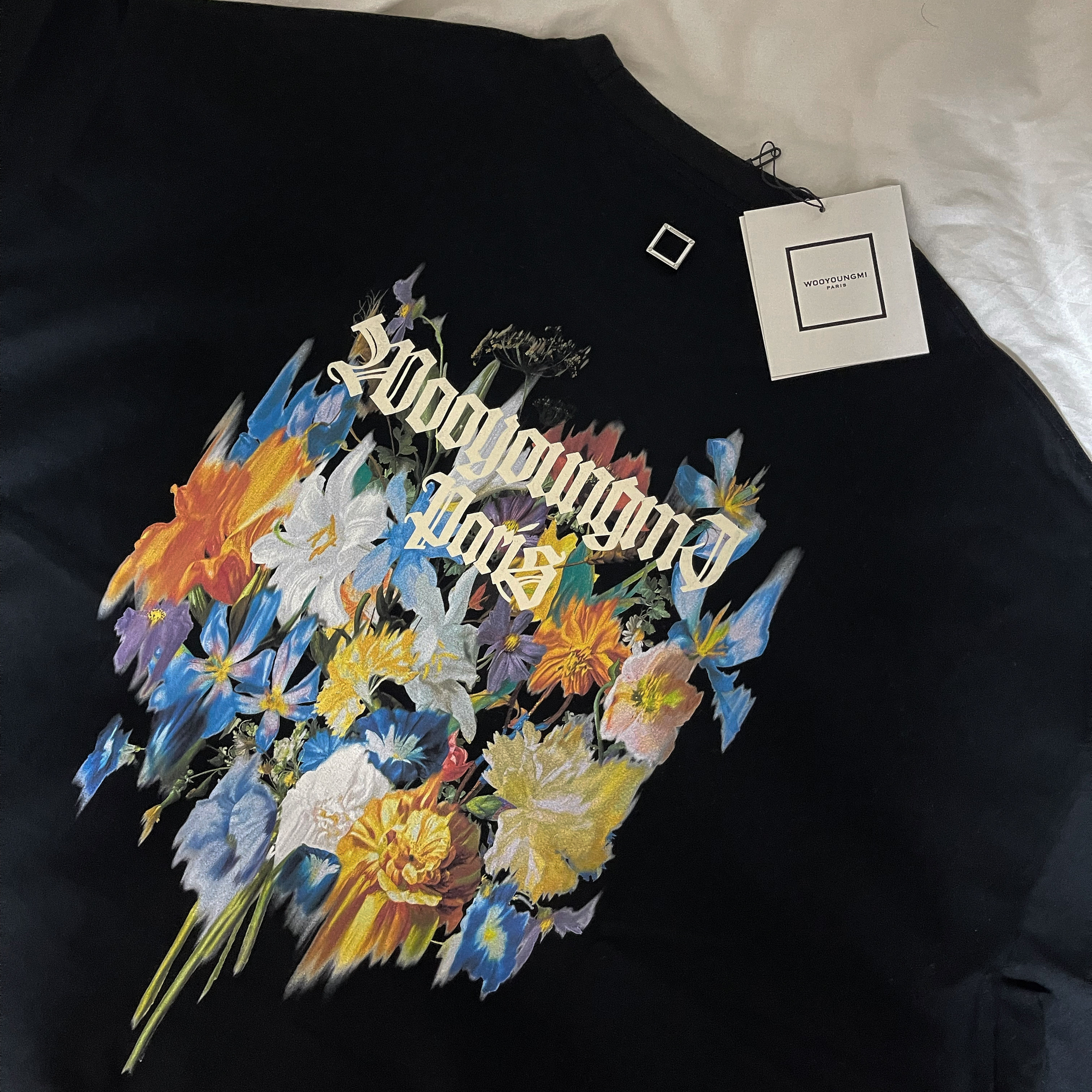 Wooyoungmi Multi Flower T-Shirt Black - 22SS 착용 스타일