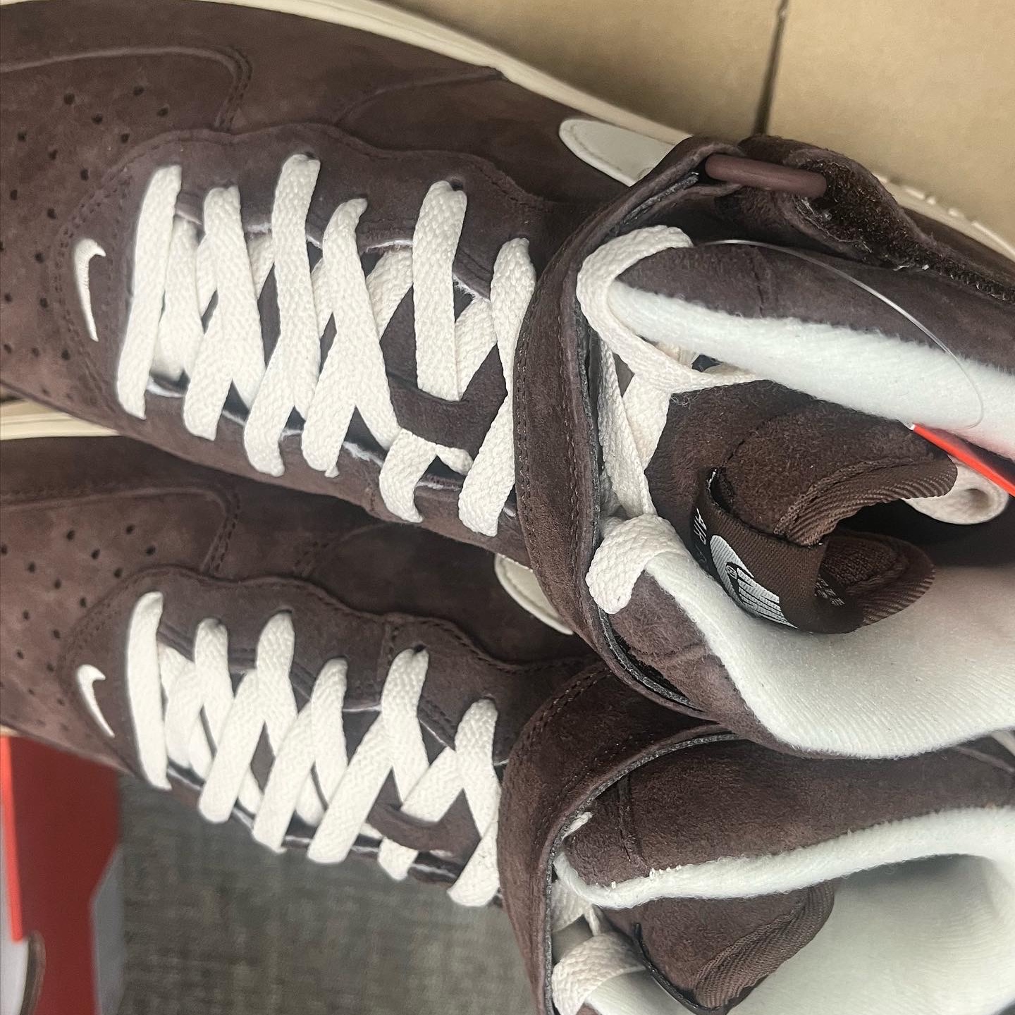 Nike Air Force 1 Mid '07 QS Chocolate 착용 스타일 - 1