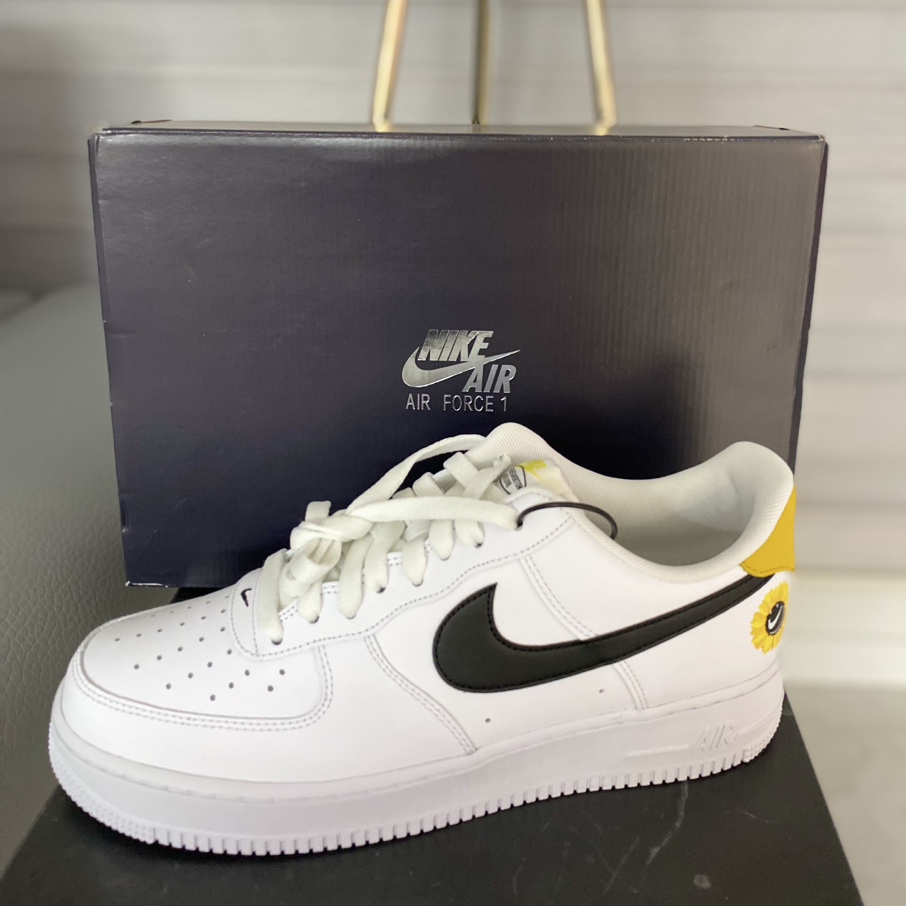 Nike Air Force 1 '07 LV8 2 Have a Nike Day 착용 스타일