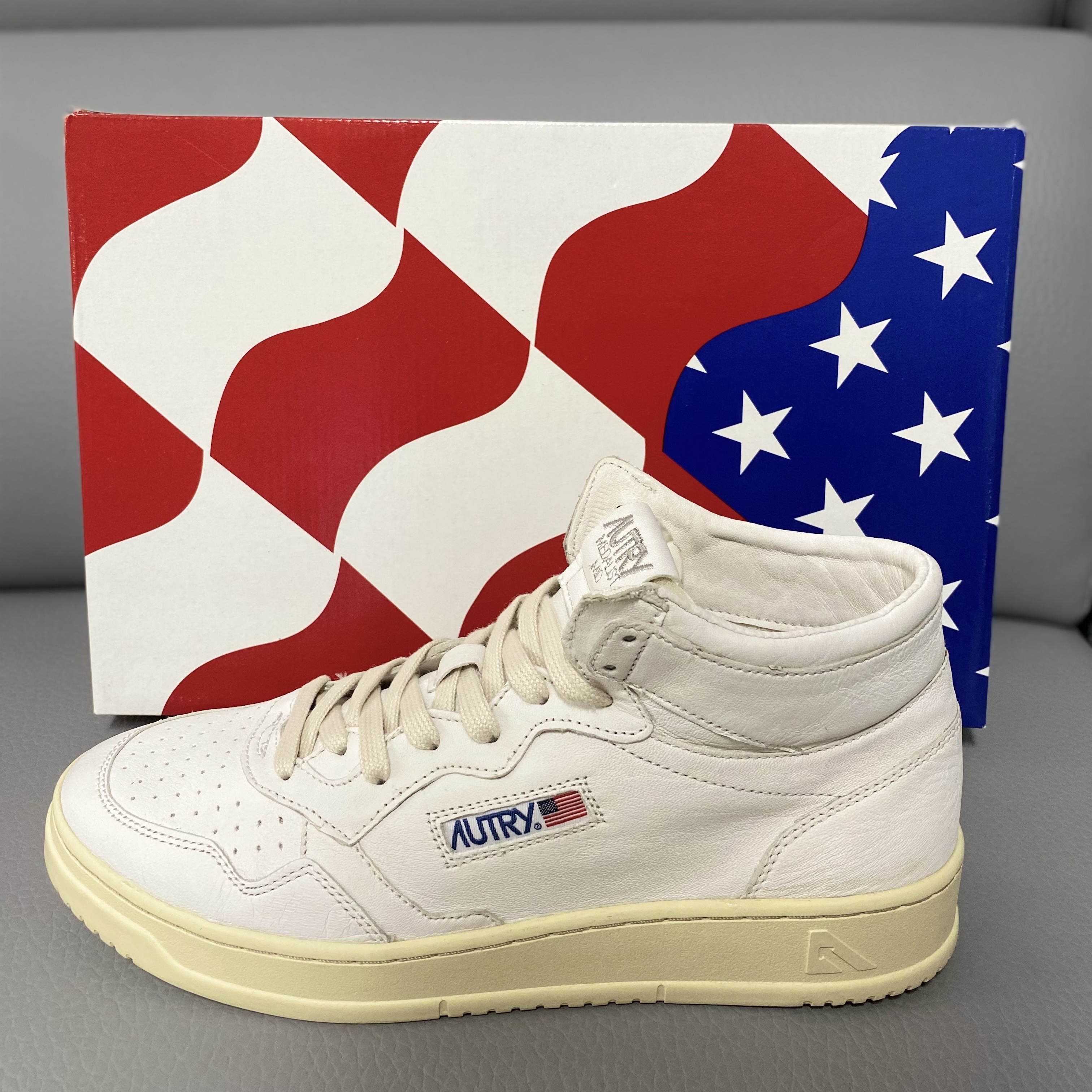 Autry Medalist Mid Goatskin Sneakers White 착용 스타일