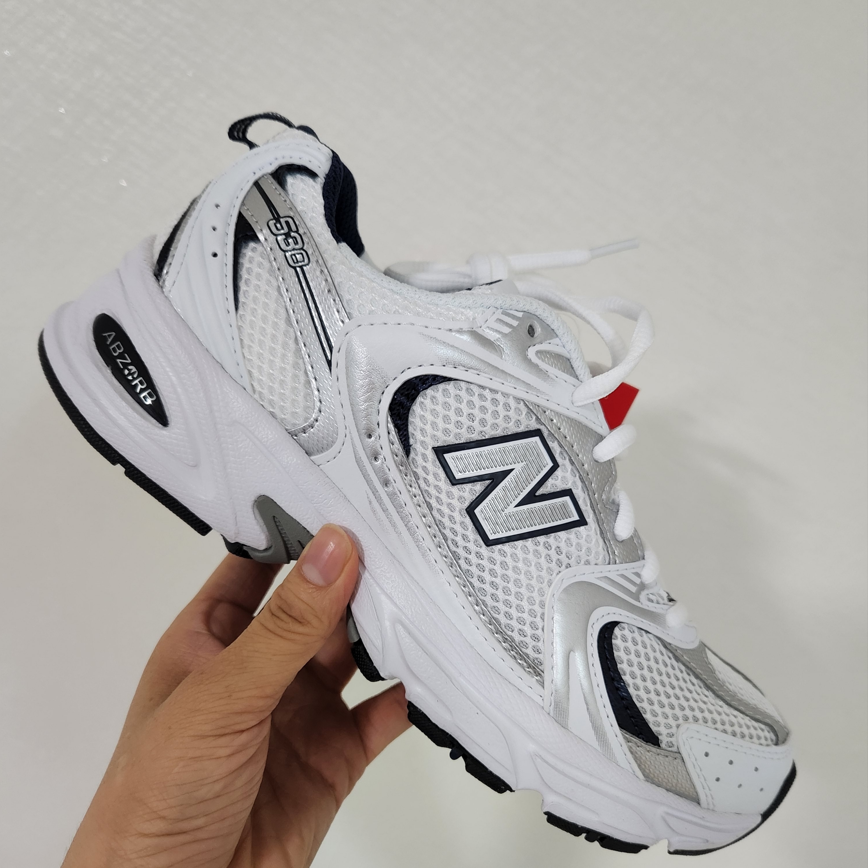 New Balance 530 White 착용 스타일