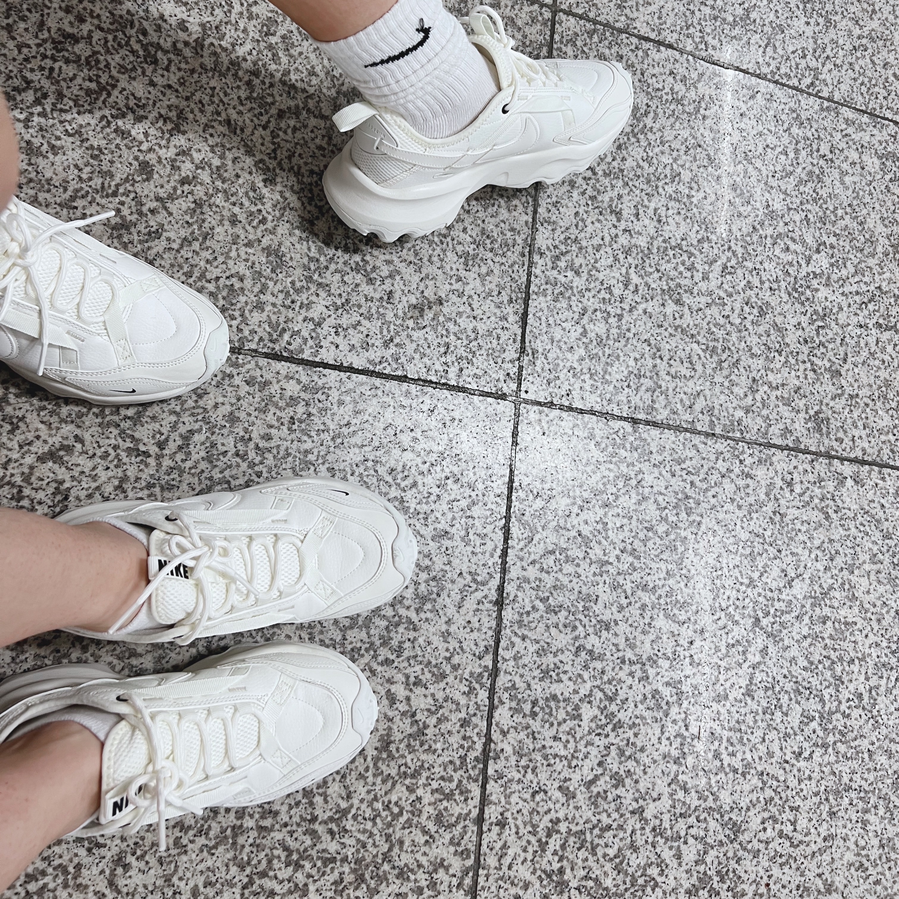 (W) Nike TC 7900 Summit White 착용 스타일