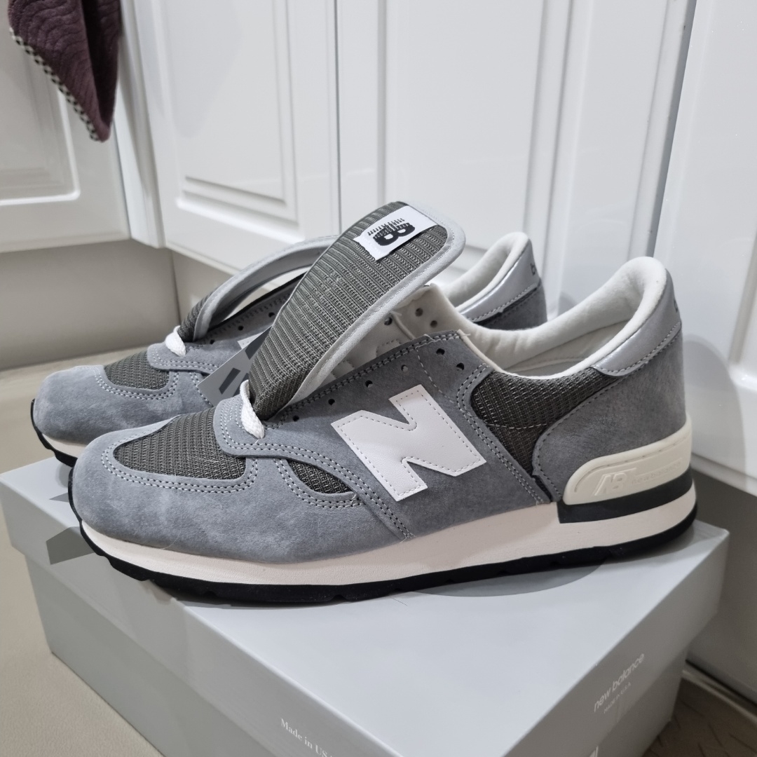 New Balance 990v1 Made in USA Grey White 착용 스타일