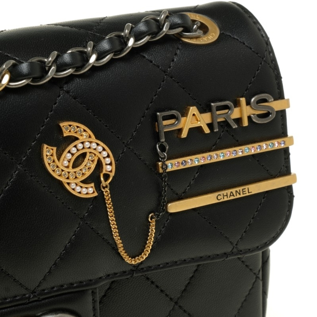 Chanel Small Flap Bag Lambskin & Gold Black 착용 스타일 - 2