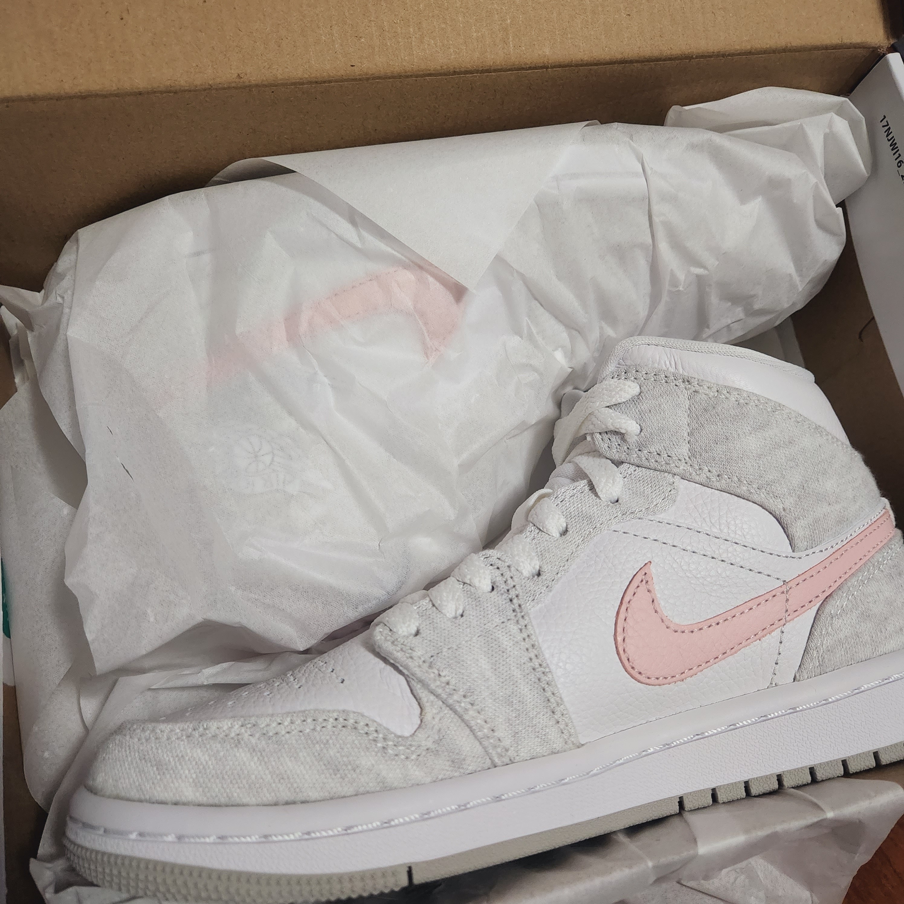 (W) Jordan 1 Mid SE Light Iron Ore 착용 스타일