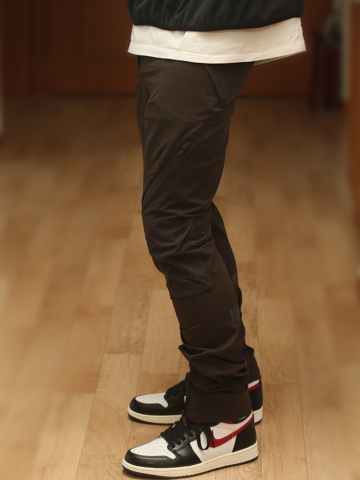 Nike x Travis Scott NRG BH Pants Velvet Brown - US/EU, Jordan 1 Retro High OG Gym Red 착용 스타일 - 1