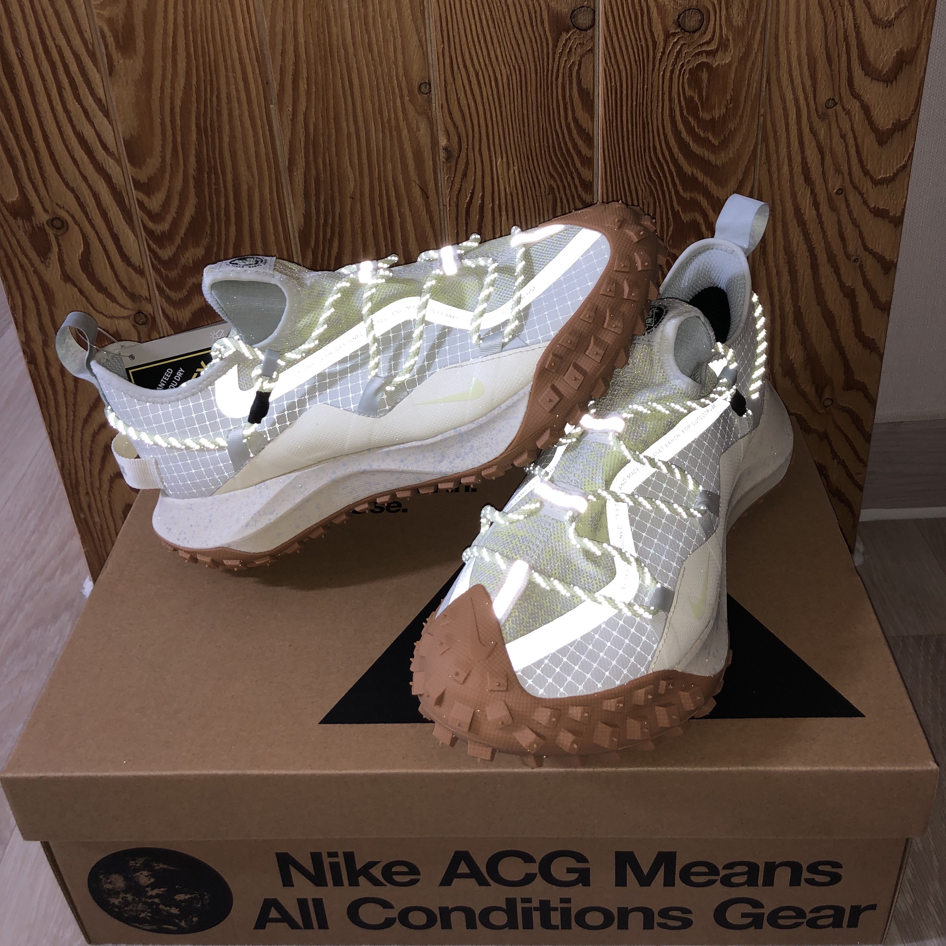 Nike ACG Mountain Fly Low Gore-Tex SE Sea Glass 착용 스타일 - 2