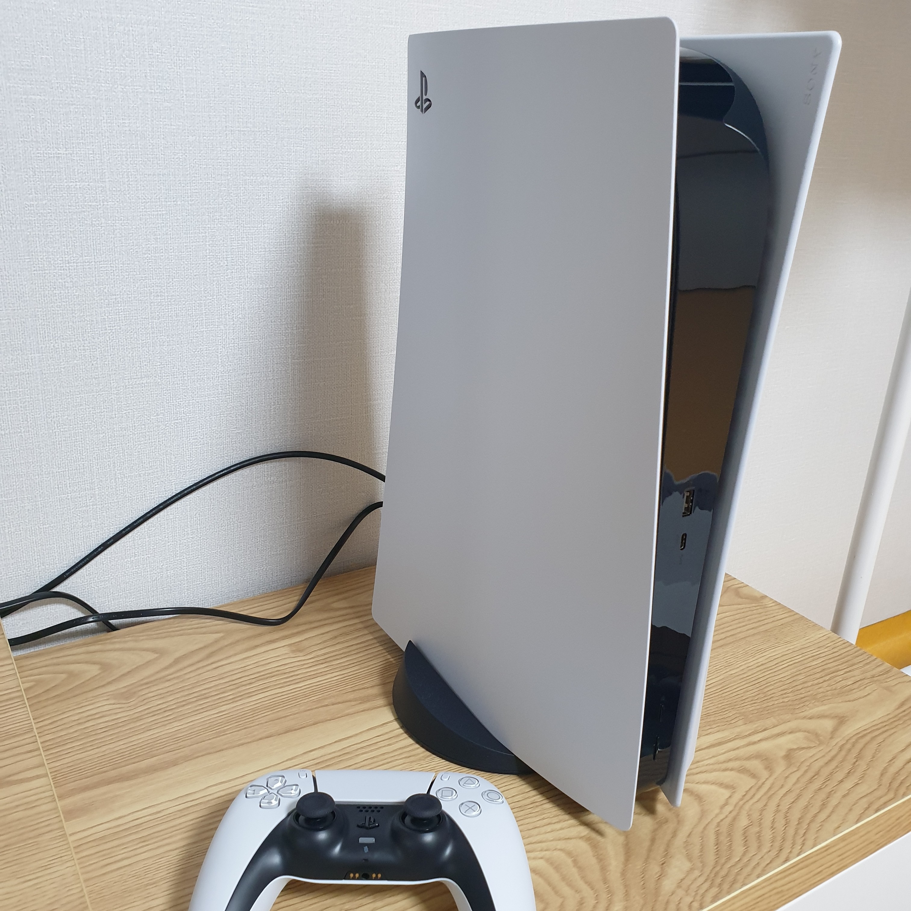 Playstation 5 Blu-ray Edition (SIEK 220V) 착용 스타일 - 2