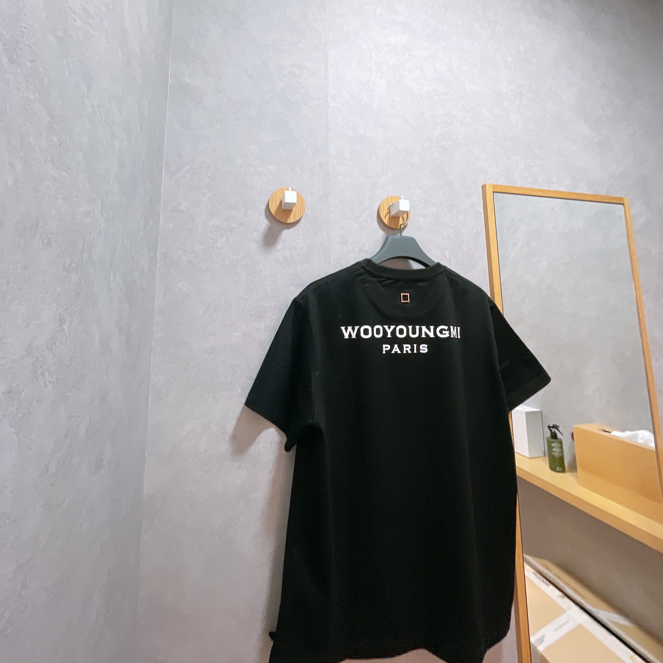 Wooyoungmi White Back Logo T-Shirt Black - 21FW 착용 스타일