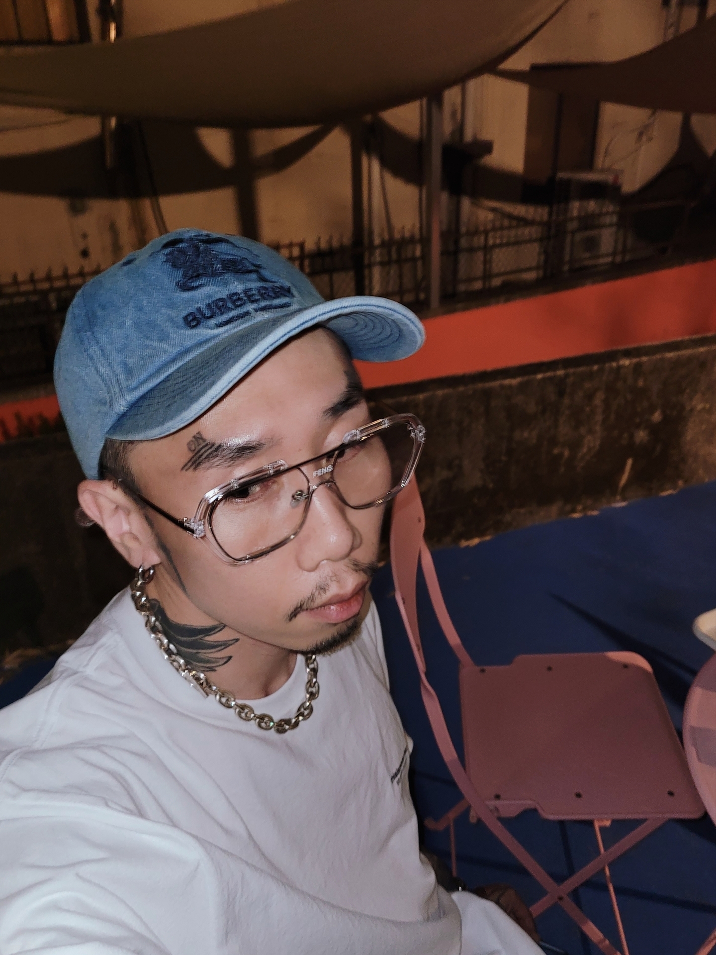 Supreme x Burberry Denim 6-Panel Washed Blue - 22SS, Adidas Yeezy Boost 700 Wave Runner Solid Grey 2021/2022 착용 스타일 - 2