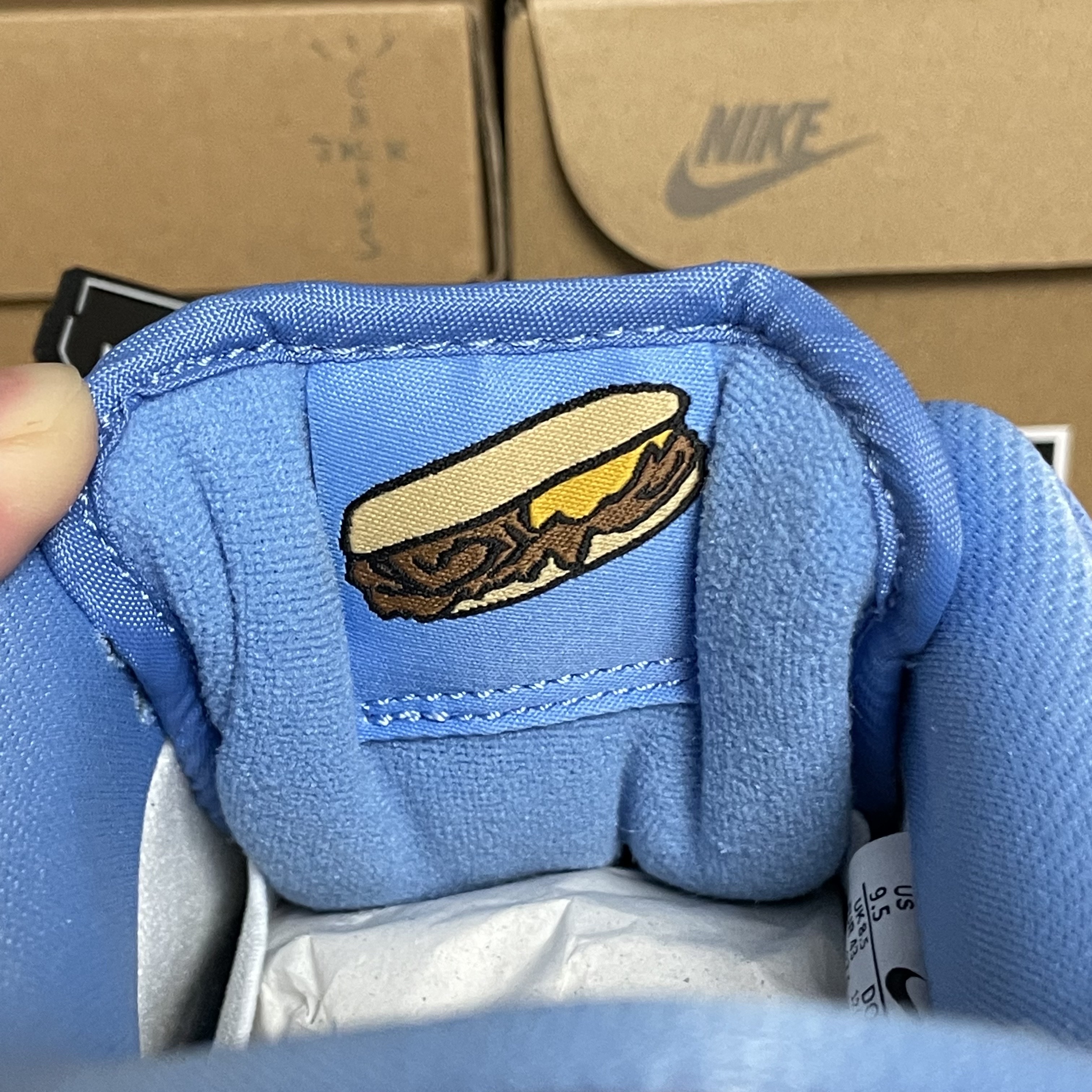 Nike SB Dunk Low Premium Valor Blue and Team Maroon 착용 스타일 - 2
