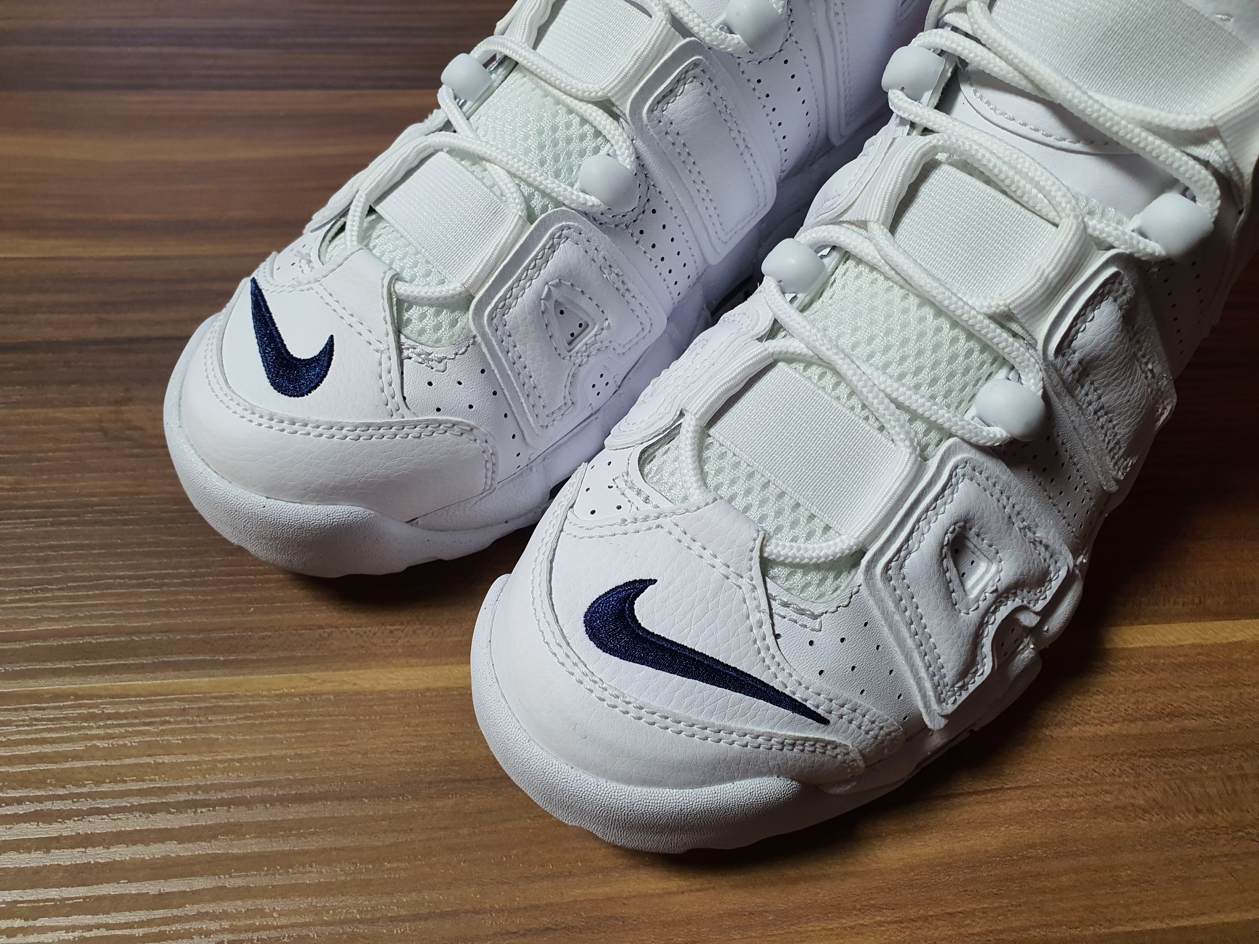 Nike Air More Uptempo 96 White Midnight Navy 착용 스타일 - 3