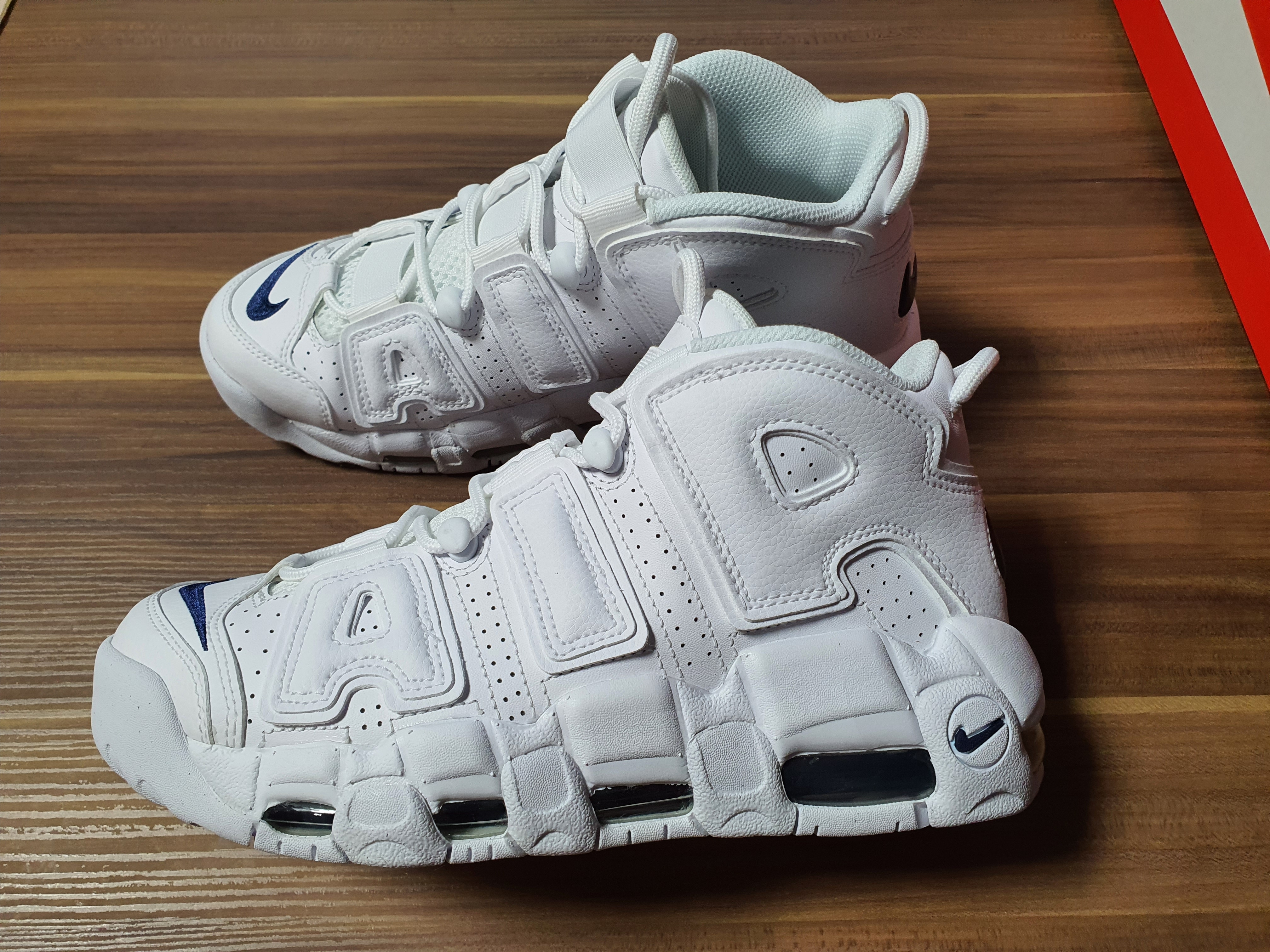 Nike Air More Uptempo 96 White Midnight Navy 착용 스타일 - 2
