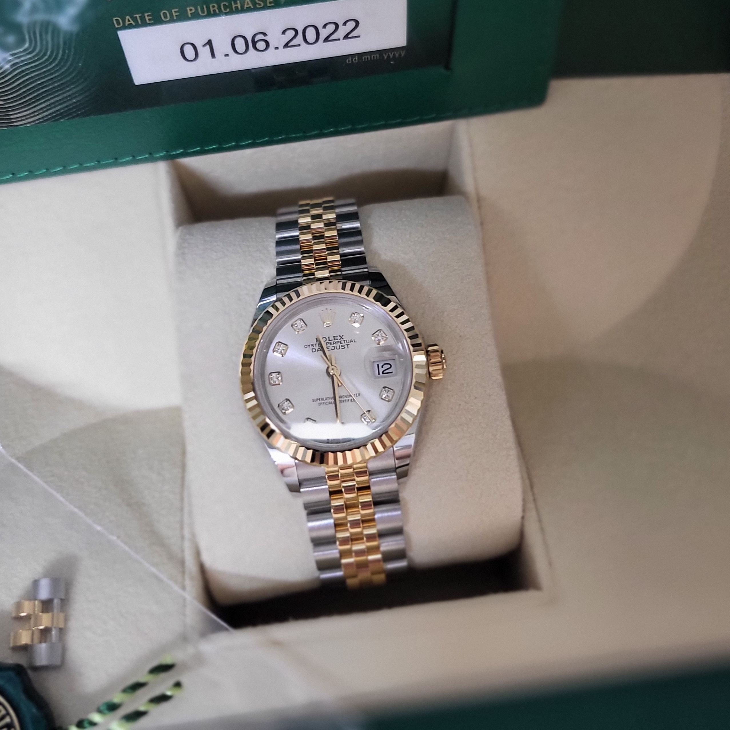 Rolex Lady-Datejust 28mm 279173 Silver Diamond-Set Jubilee 착용 스타일