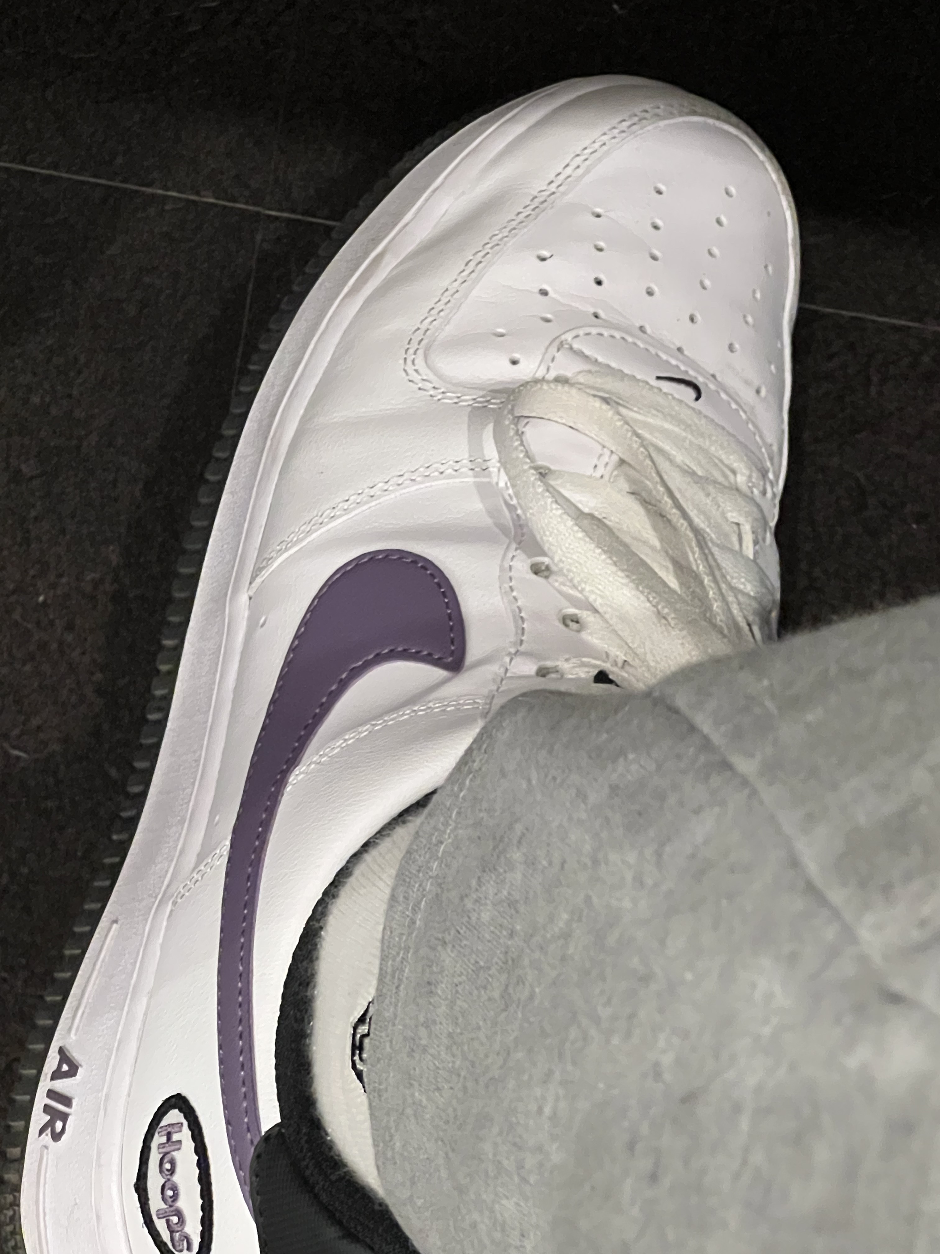 Nike Air Force 1 '07 LV8 Hoops White Canyon Purple 착용 스타일 - 2