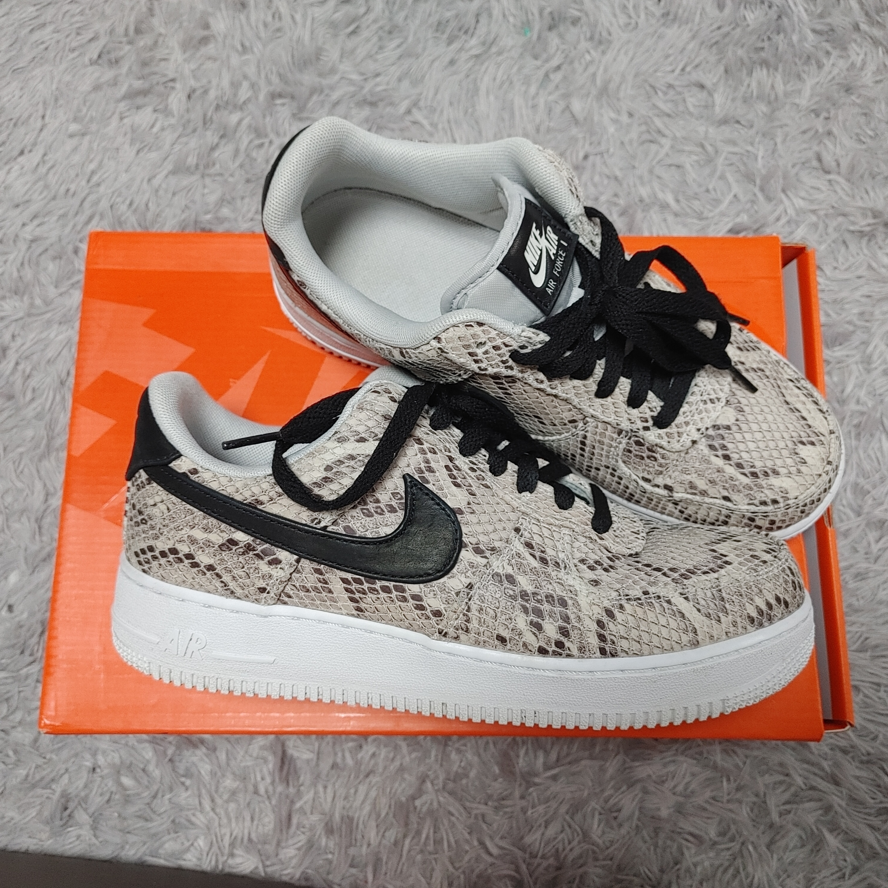 Nike Air Force 1 Low Snakeskin 2019 착용 스타일 - 2