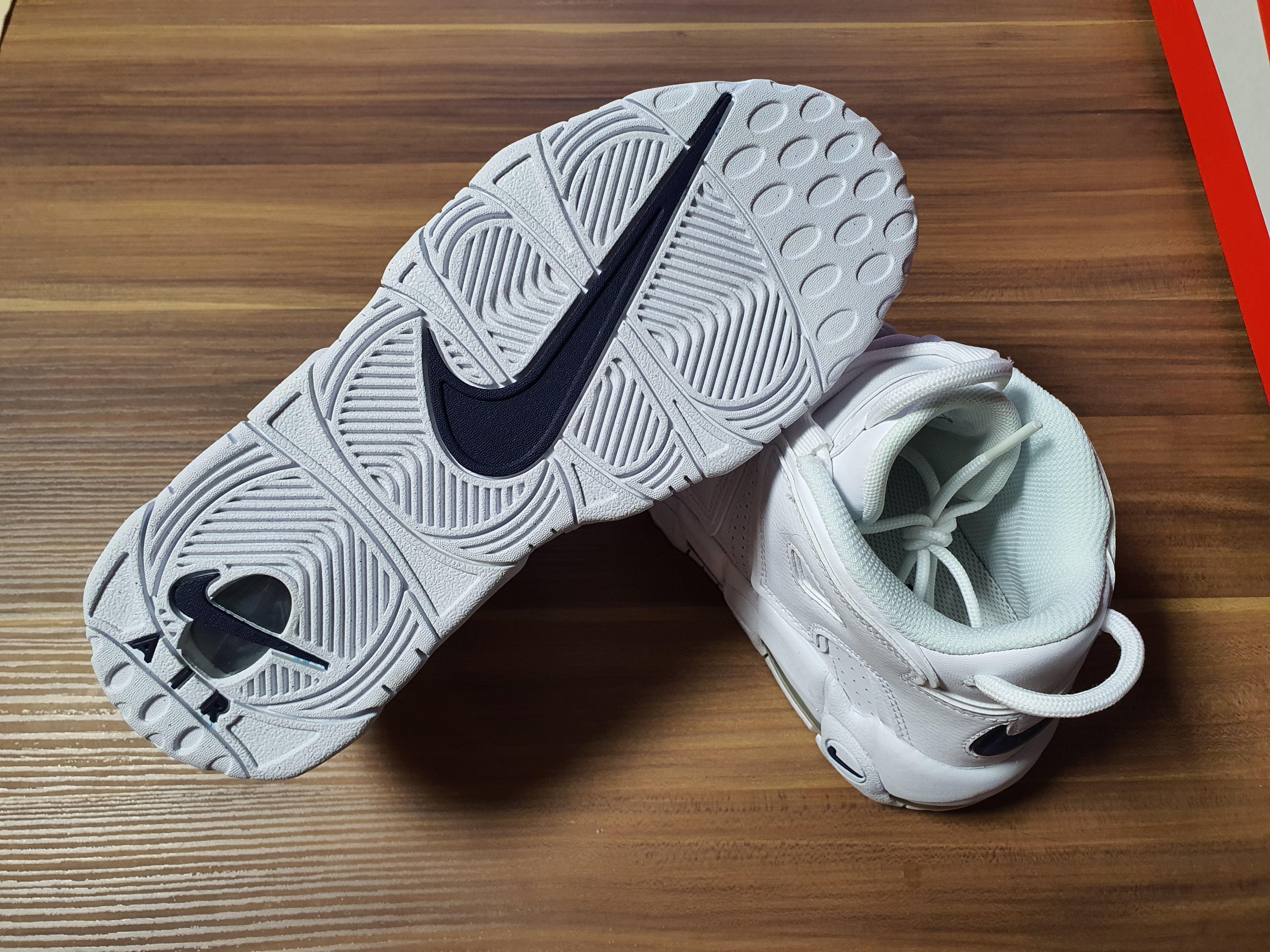 Nike Air More Uptempo 96 White Midnight Navy 착용 스타일 - 5