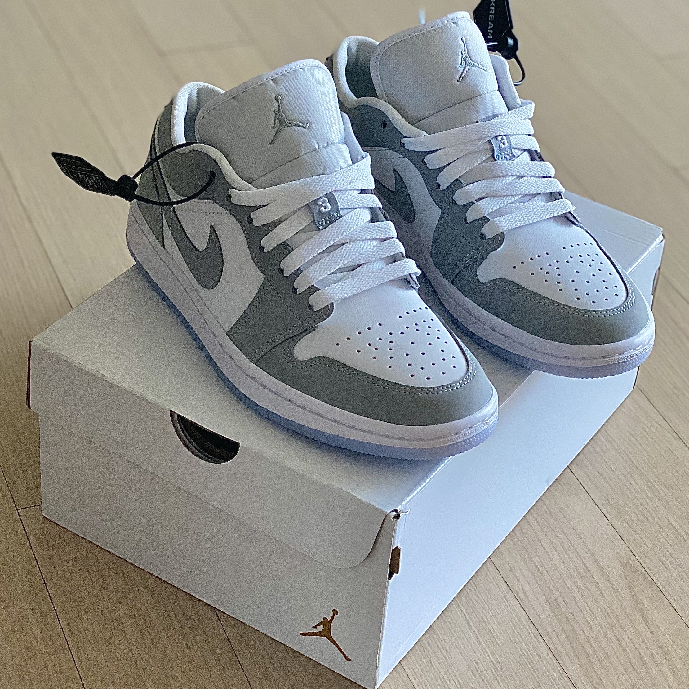 (W) Jordan 1 Low White Wolf Grey 착용 스타일