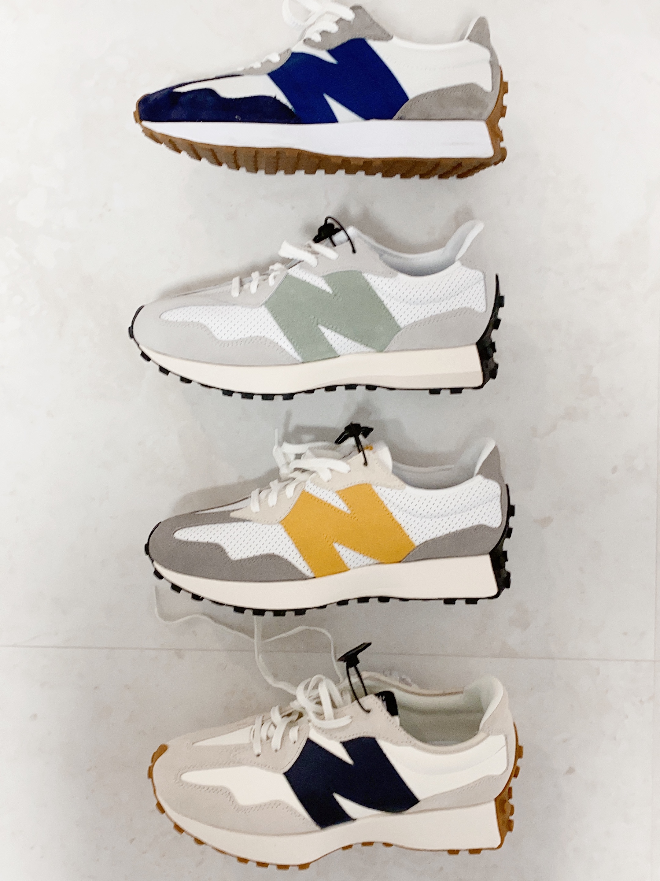 (W) New Balance 327 Beige Gum, New Balance 327 Grey Yellow - JD Sports Exclusive 착용 스타일