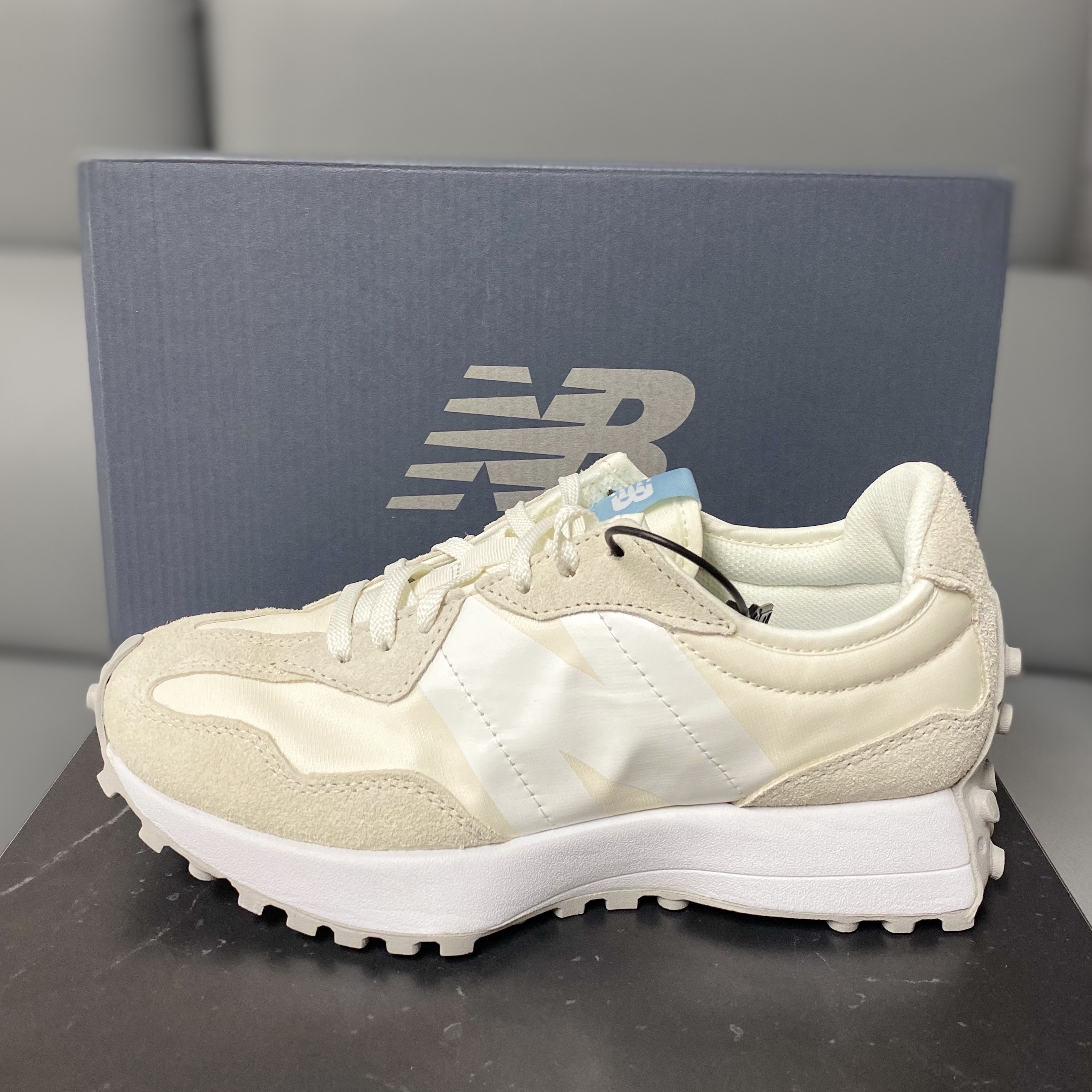 (W) New Balance 327 Sea Salt 착용 스타일
