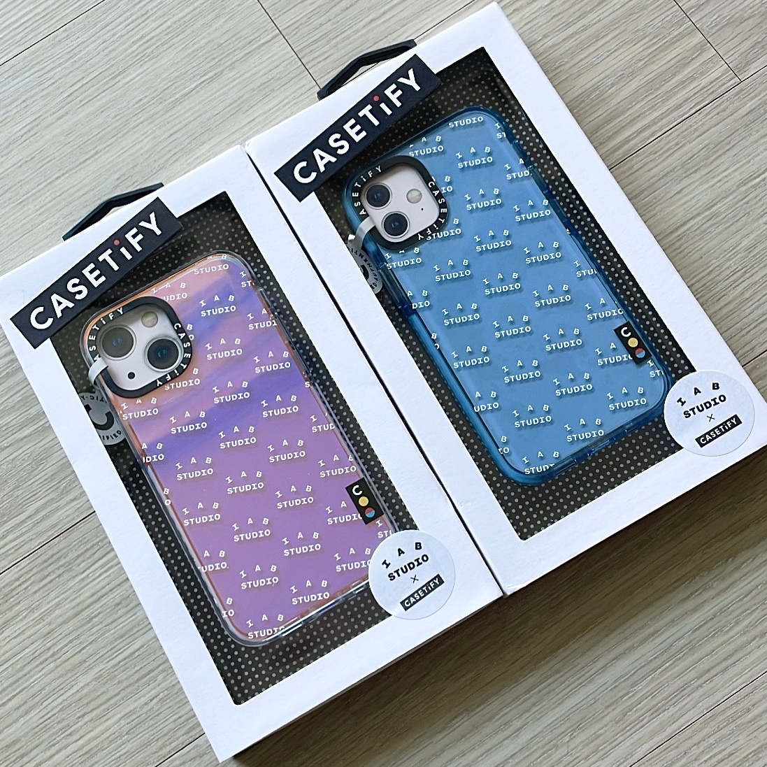 Casetify x IAB Studio iPhone White Monogram Logo Impact Case Aurora, Casetify x IAB Studio iPhone White Monogram Logo Impact Case Sierra Blue 착용 스타일