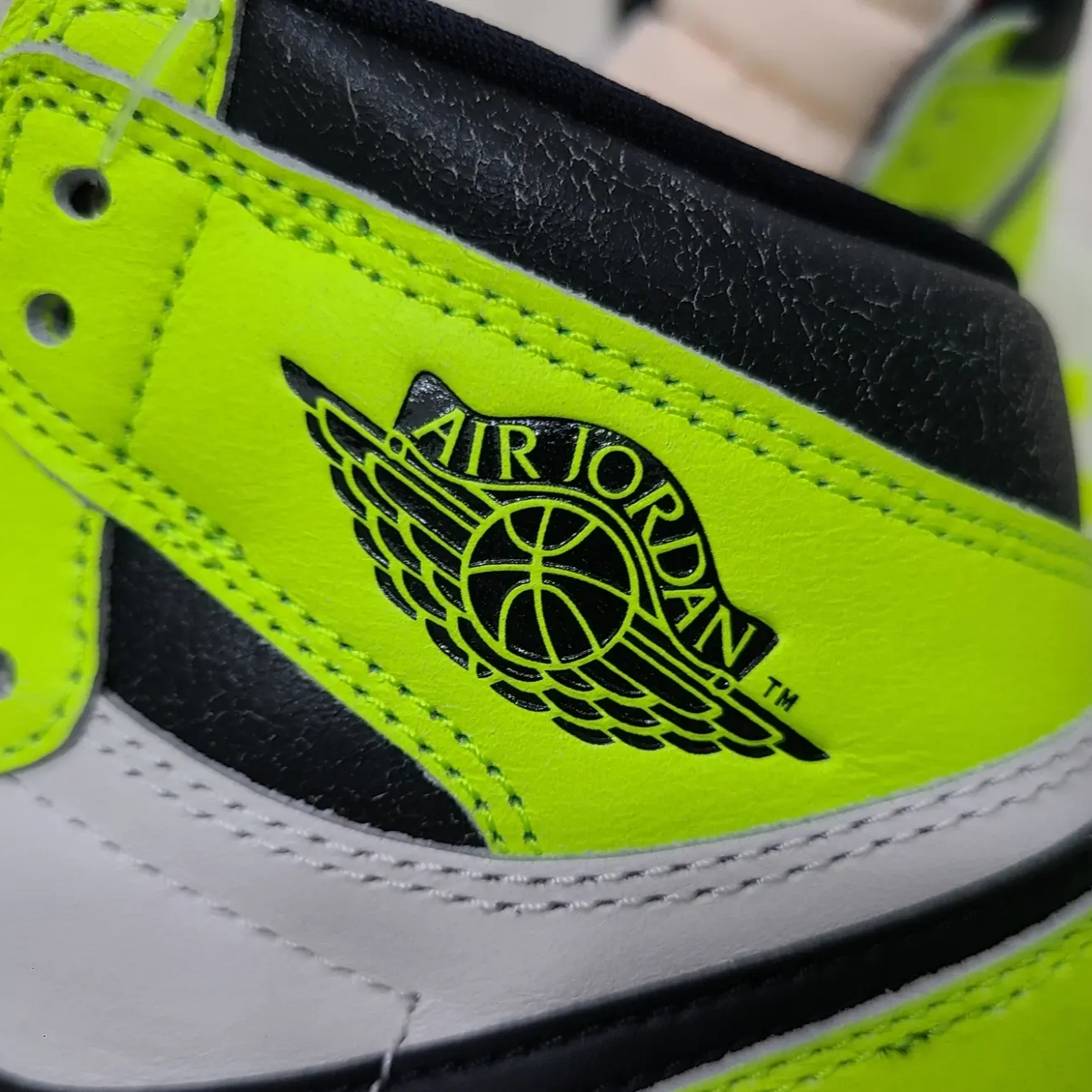 Jordan 1 Retro High OG Volt 착용 스타일 - 3
