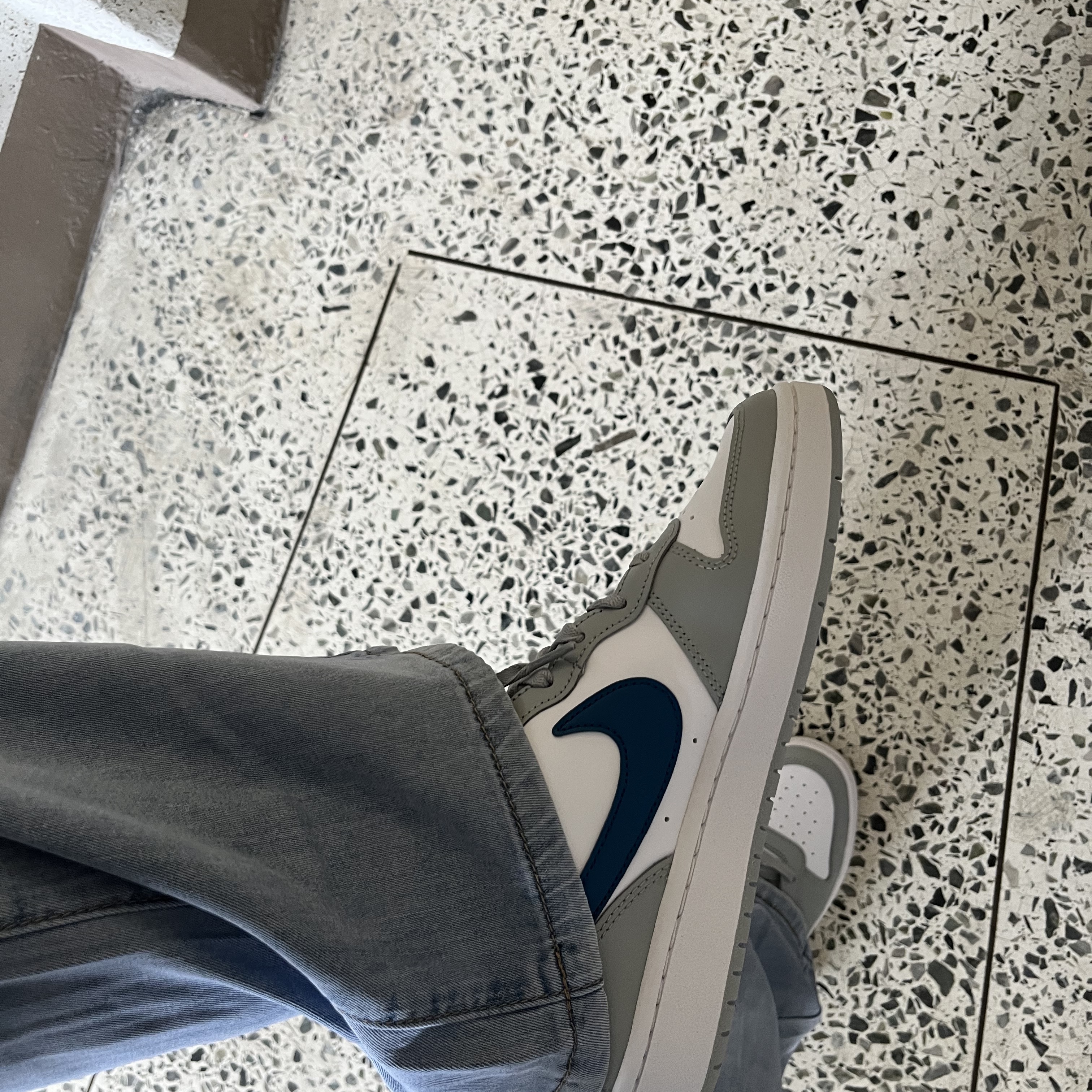 (GS) Nike Court Borough Low 2 Light Smoke Grey 착용 스타일 - 1