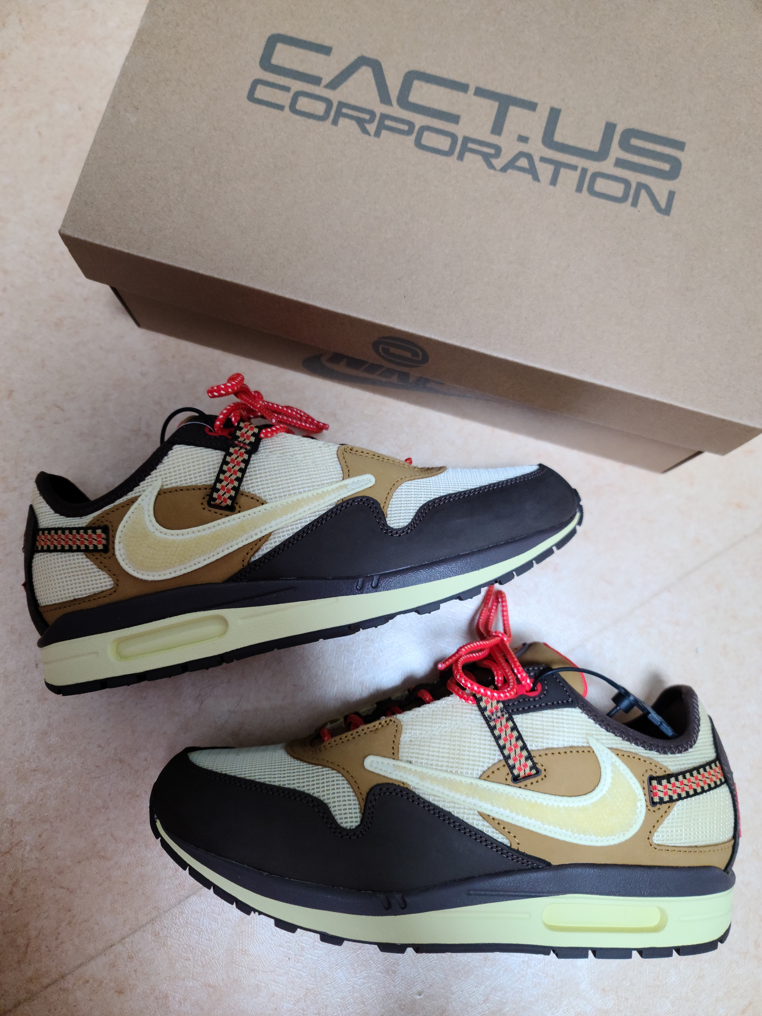 Nike x Travis Scott Air Max 1 Cact.us Brown 착용 스타일