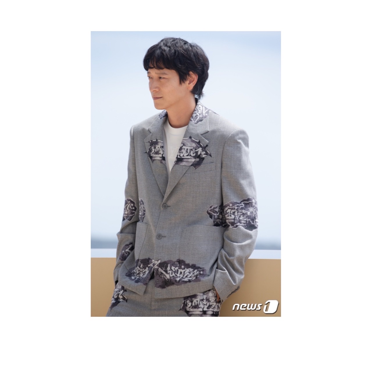 Louis Vuitton LV Graffiti Summery Jacket Flecked Pearl Gray 착용 스타일
