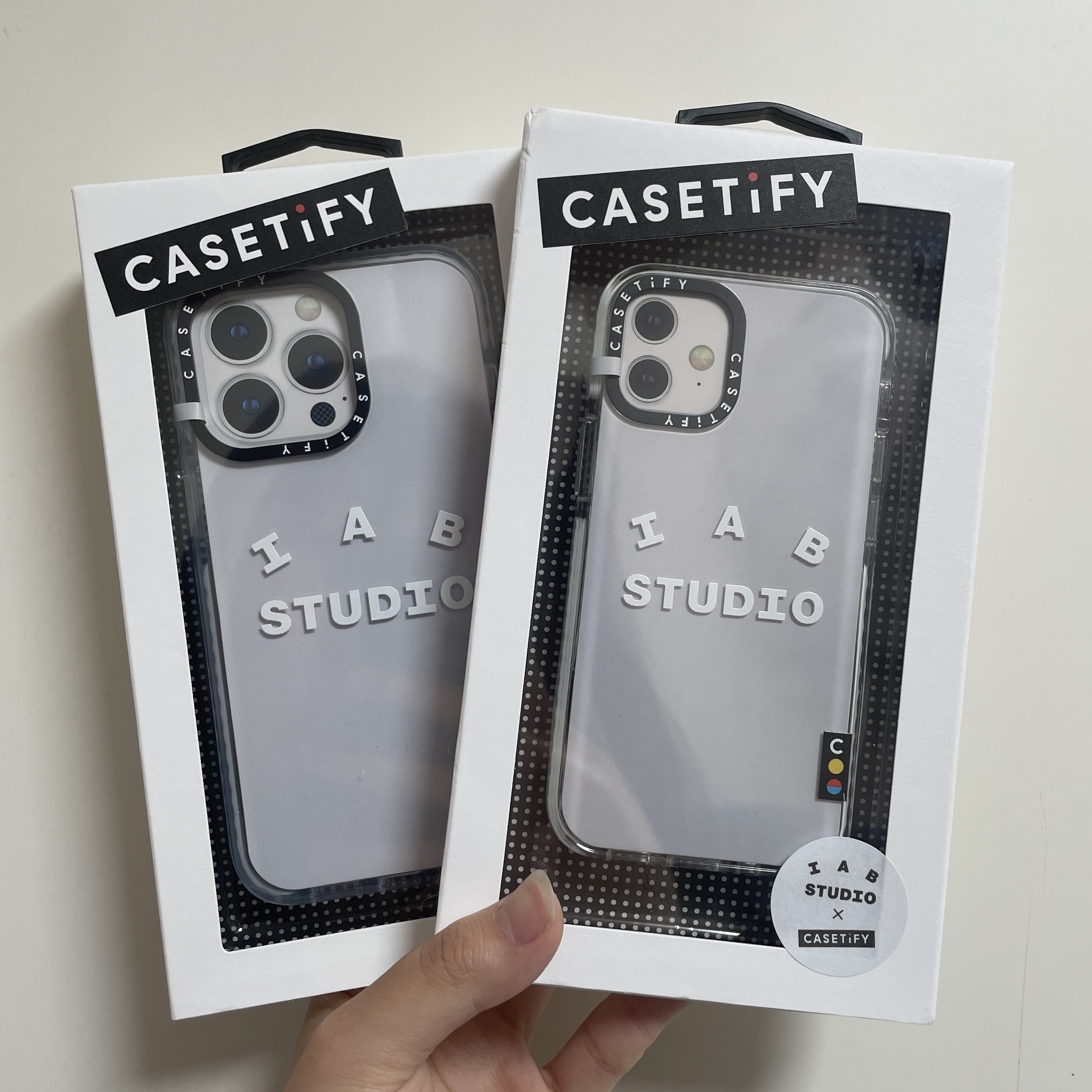 Casetify x IAB Studio iPhone White Logo Impact Case Frost White 착용 스타일
