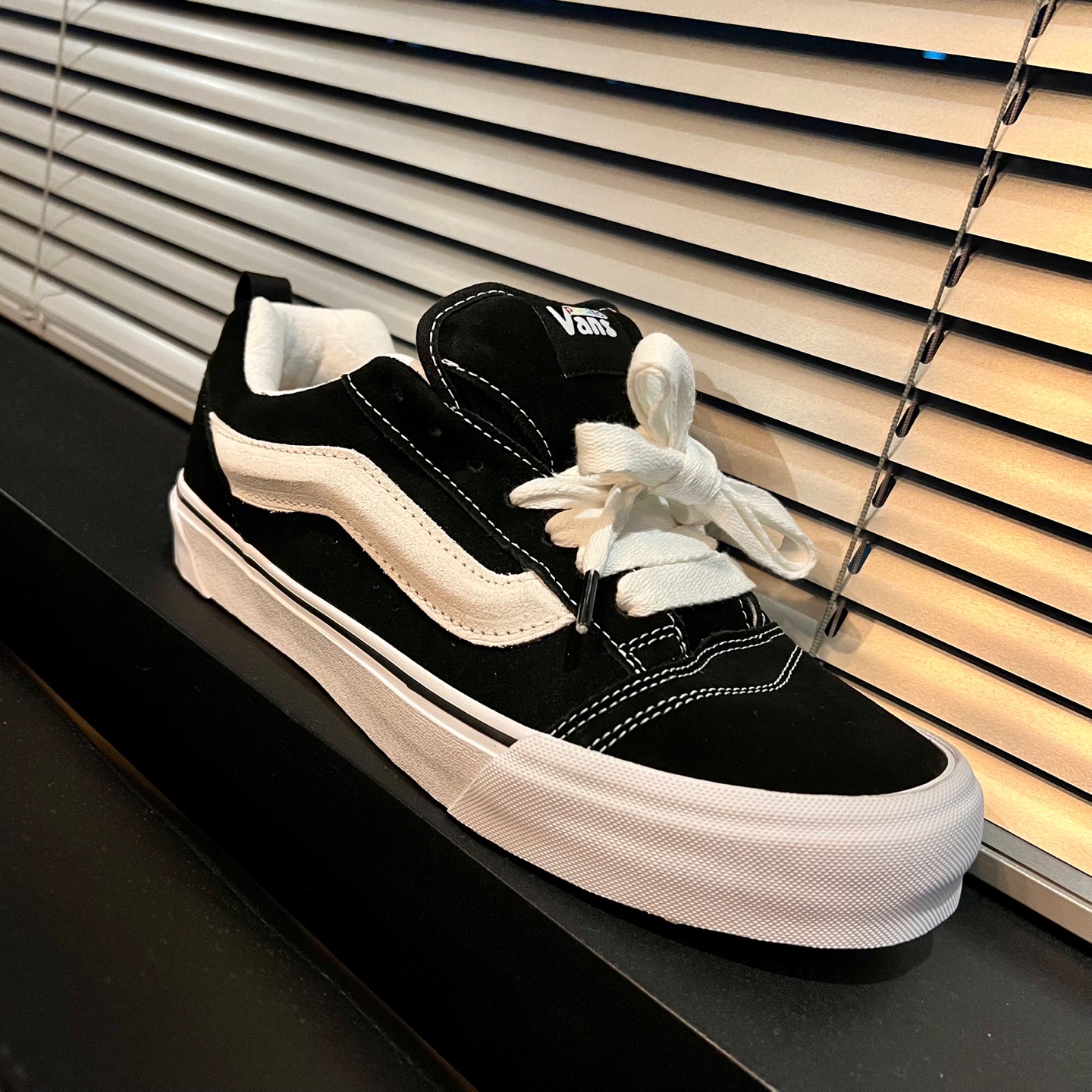 Vans Vault x Imran Potato Knu-Skool VR3 LX Black White 착용 스타일 - 1