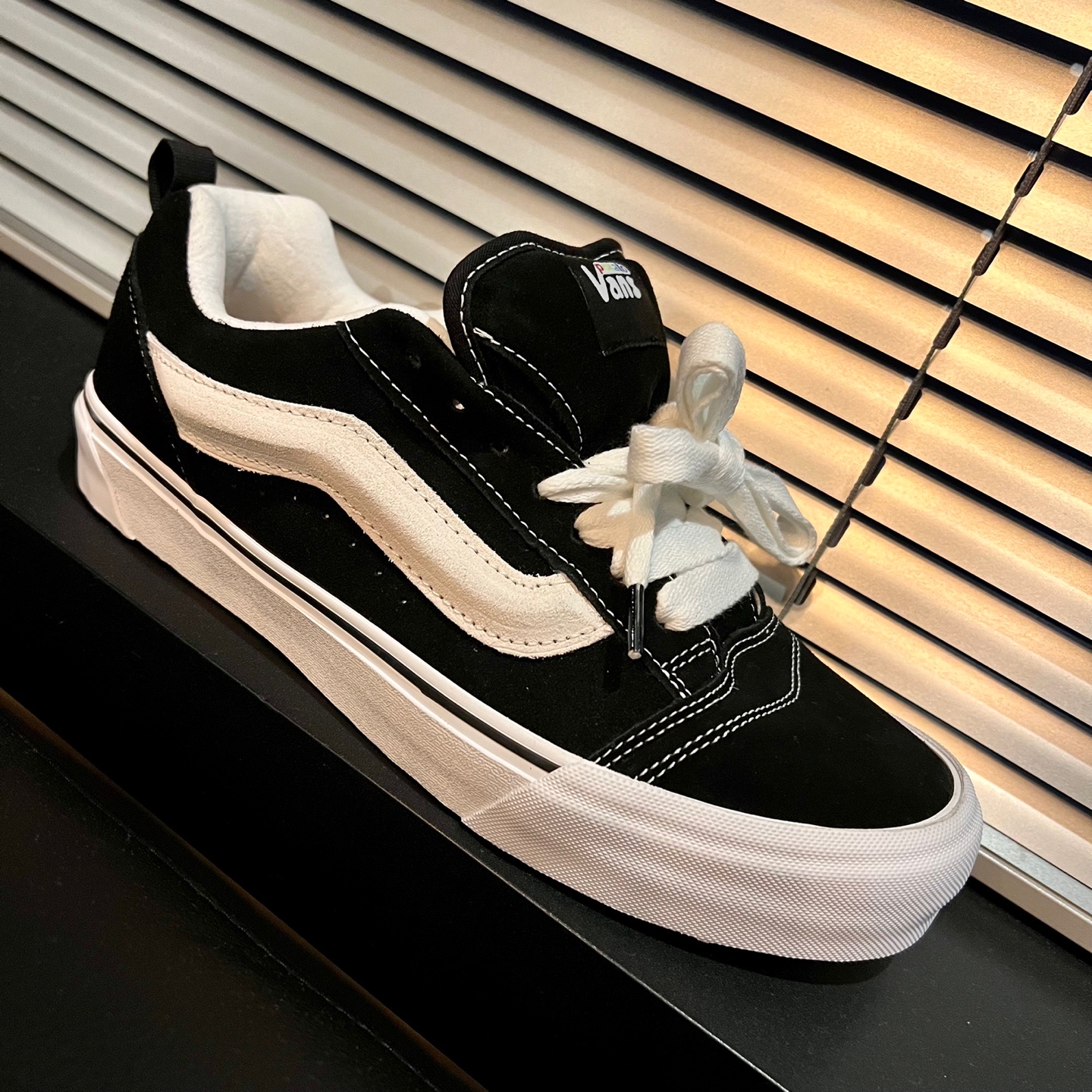 Vans Vault x Imran Potato Knu-Skool VR3 LX Black White 착용 스타일 - 2
