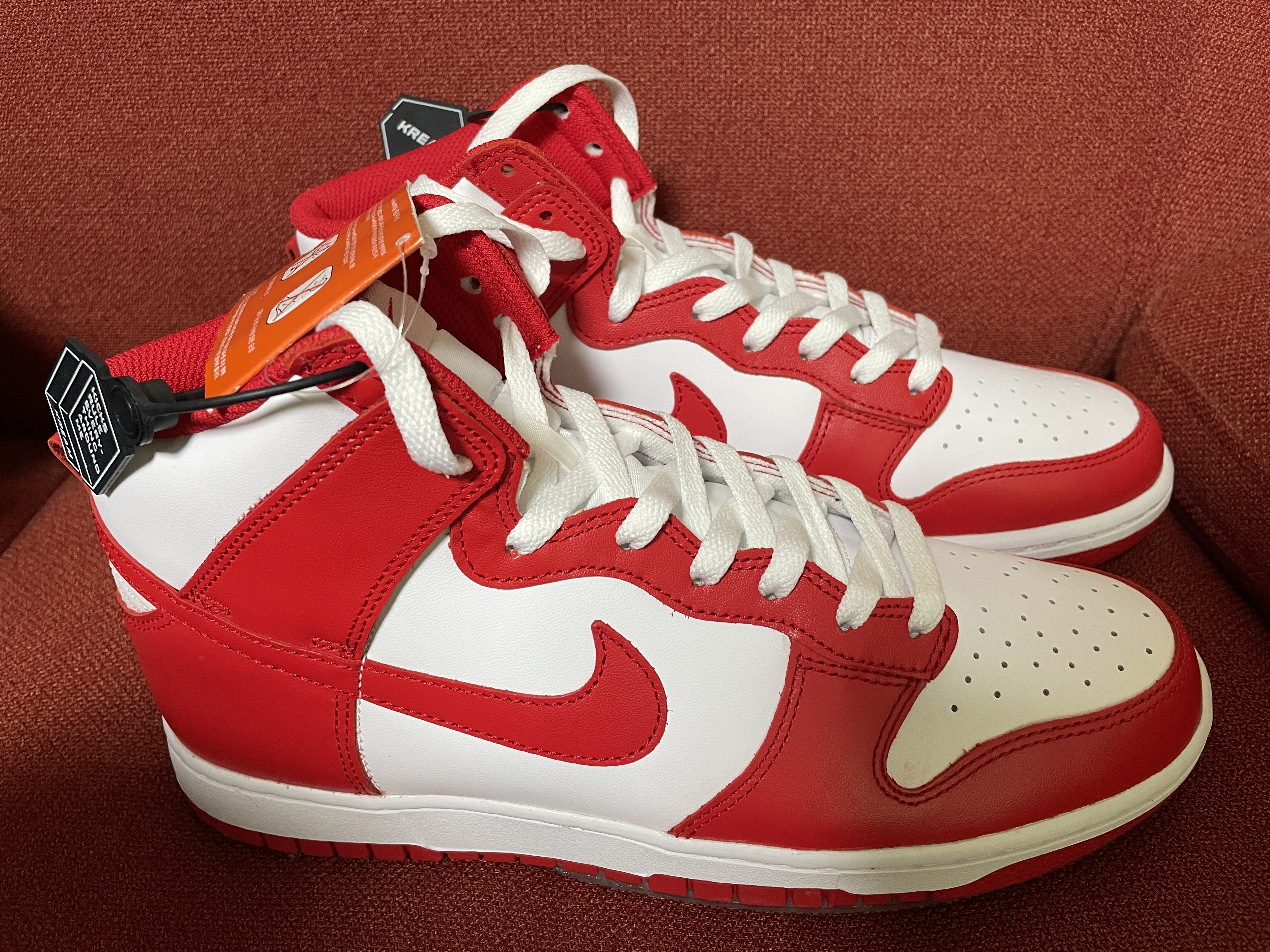 Nike Dunk High Retro Championship White and Red μ°©μ© μ€νμΌ