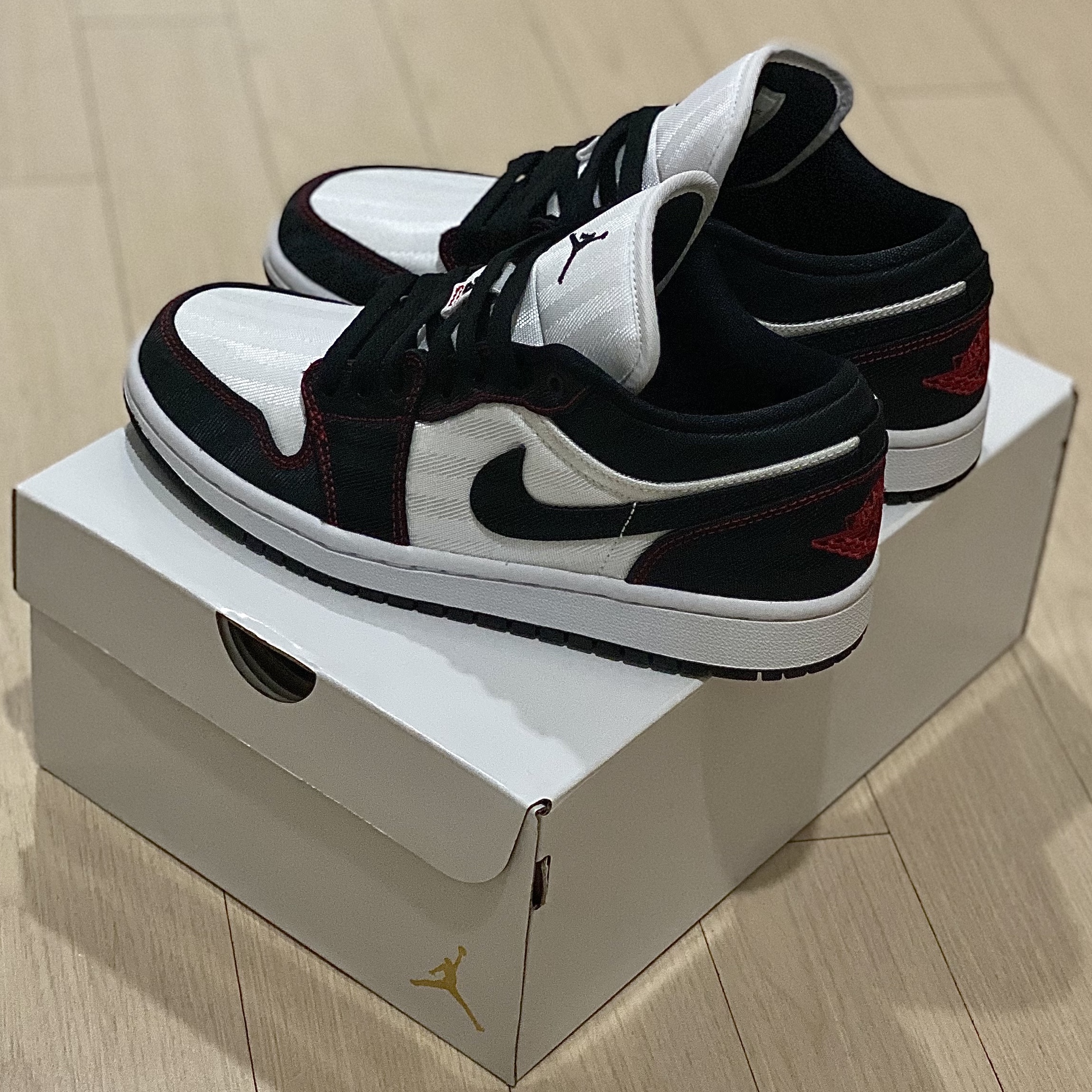 (W) Jordan 1 Low SE Utility White Gym Red Black 착용 스타일