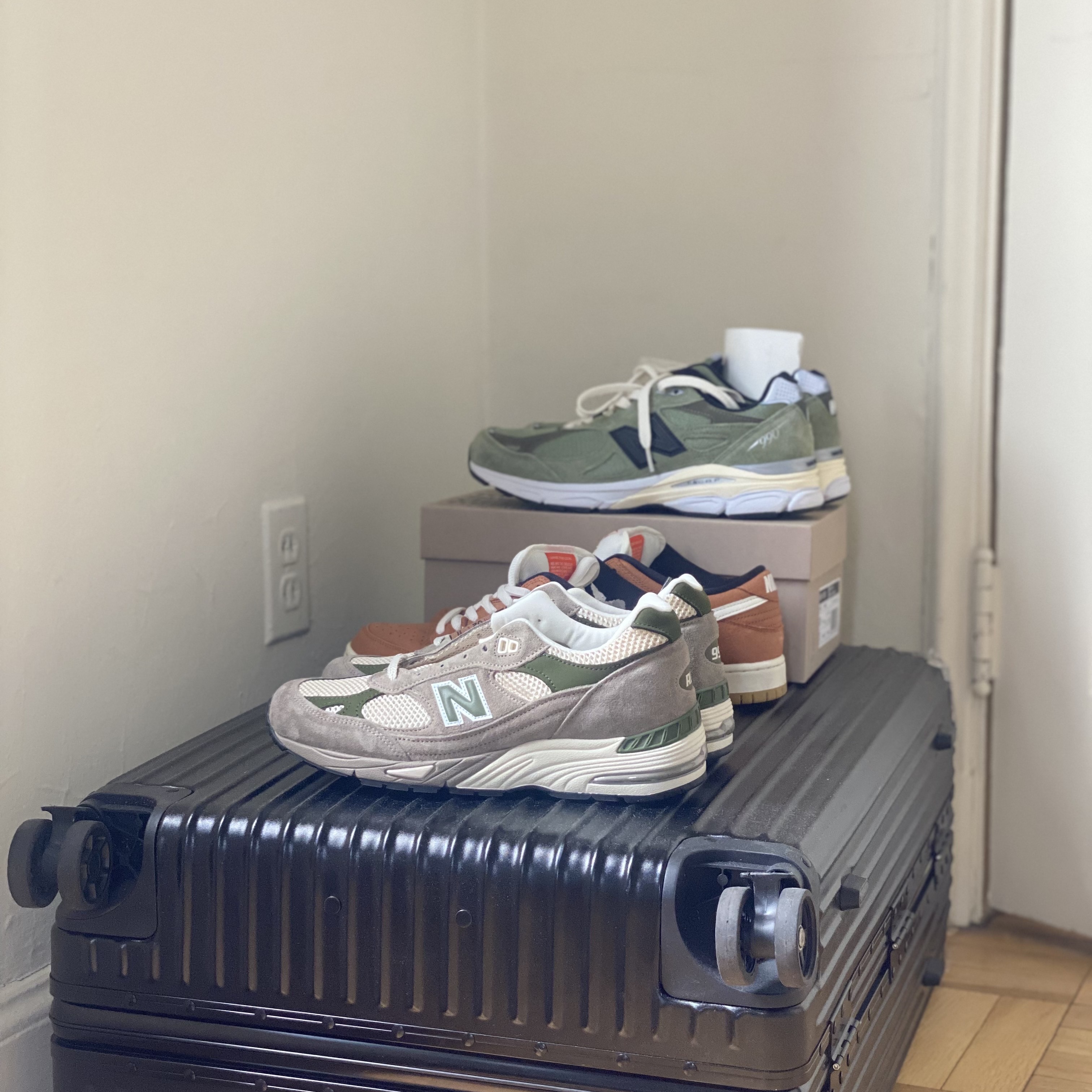 New Balance x Aime Leon Dore 991 Made in UK Grey, New Balance x JJJJound 990v3 Olive 착용 스타일 - 1