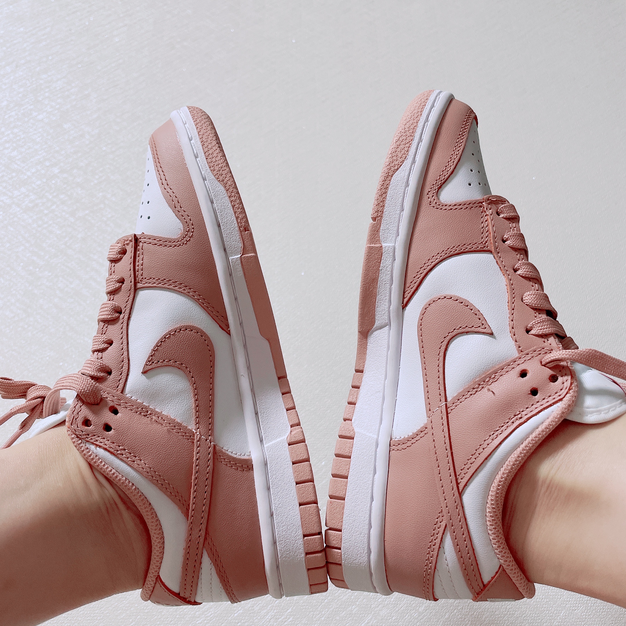 (W) Nike Dunk Low Rose Whisper 착용 스타일 - 1