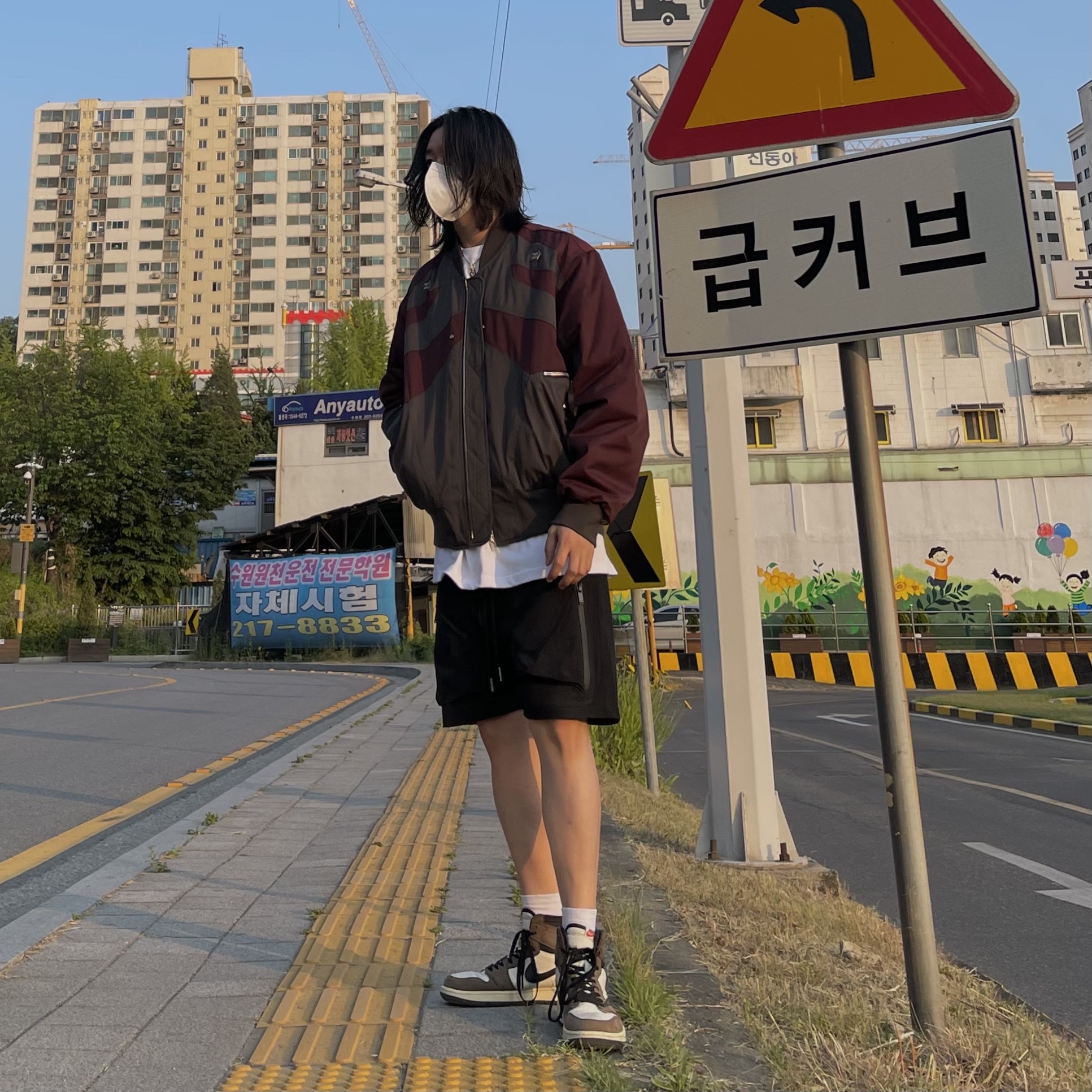 Jordan 1 x Travis Scott Retro High OG SP Mocha, Undermycar x Ohhyunseog Boltume.2 Hardware Combo Flight Jacket Cordovan - 22SS 착용 스타일