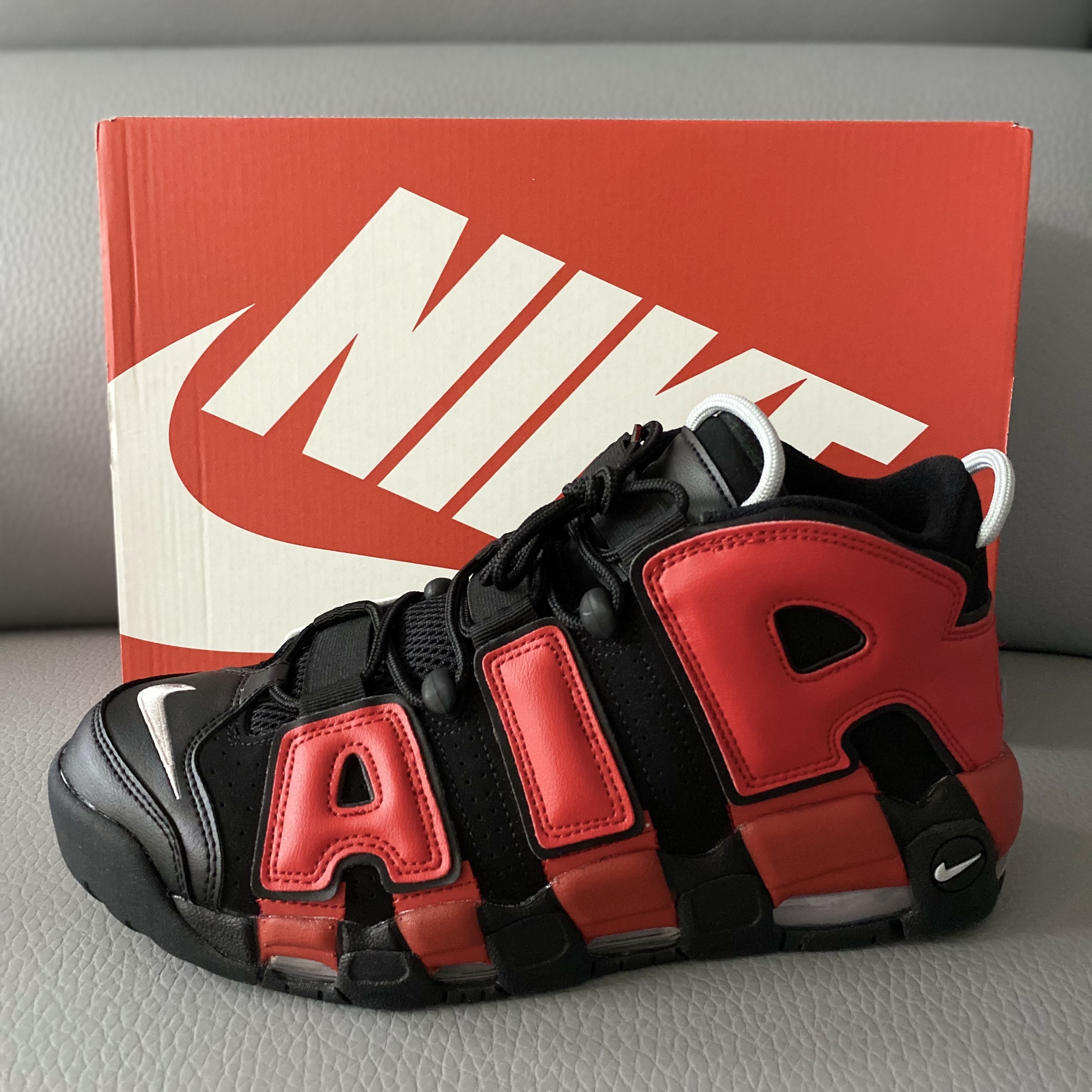 Nike Air More Uptempo 96 Black University Red 착용 스타일