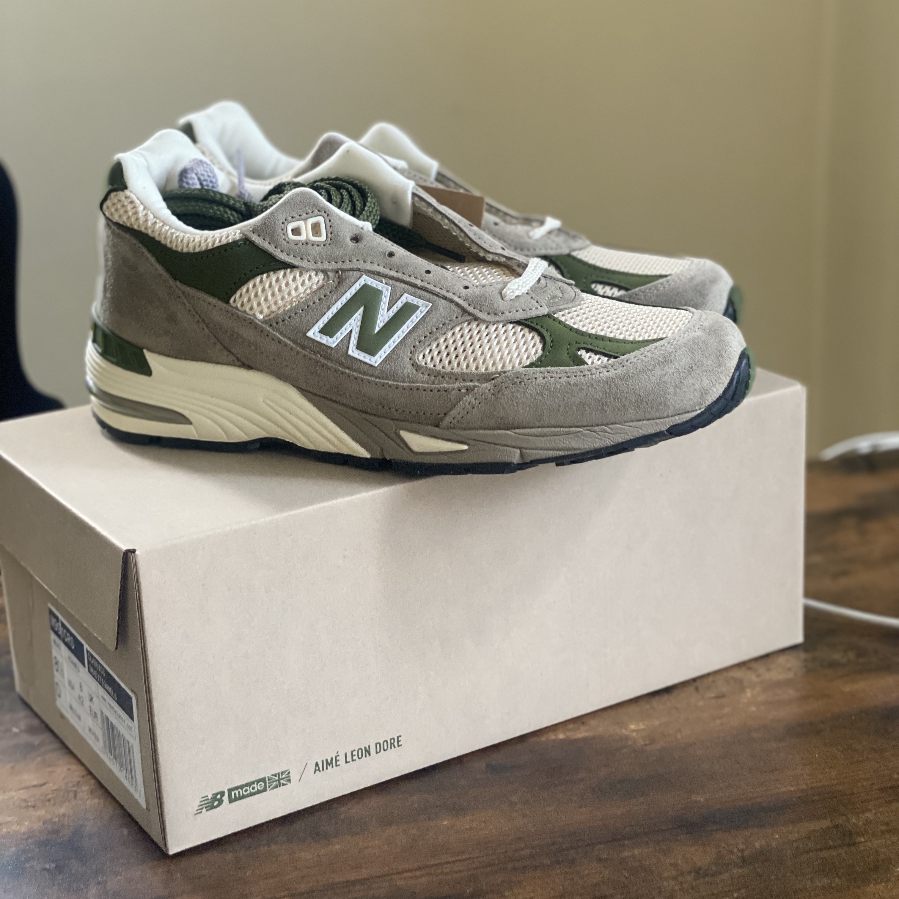 New Balance x Aime Leon Dore 991 Made in UK Grey, New Balance x JJJJound 990v3 Olive 착용 스타일 - 3