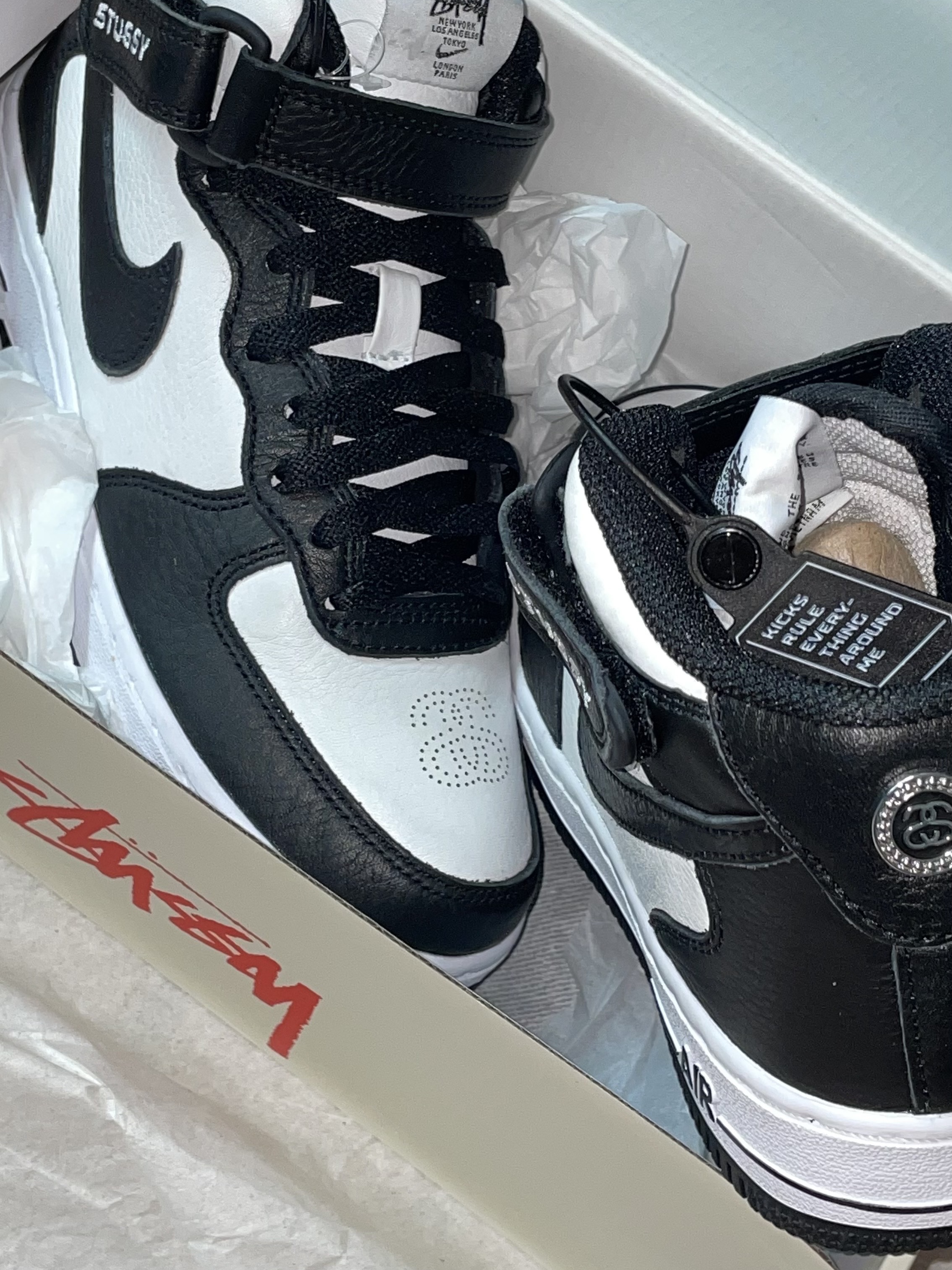 Nike x Stussy Air Force 1 '07 Mid SP Black and Light Bone 착용 스타일 - 1
