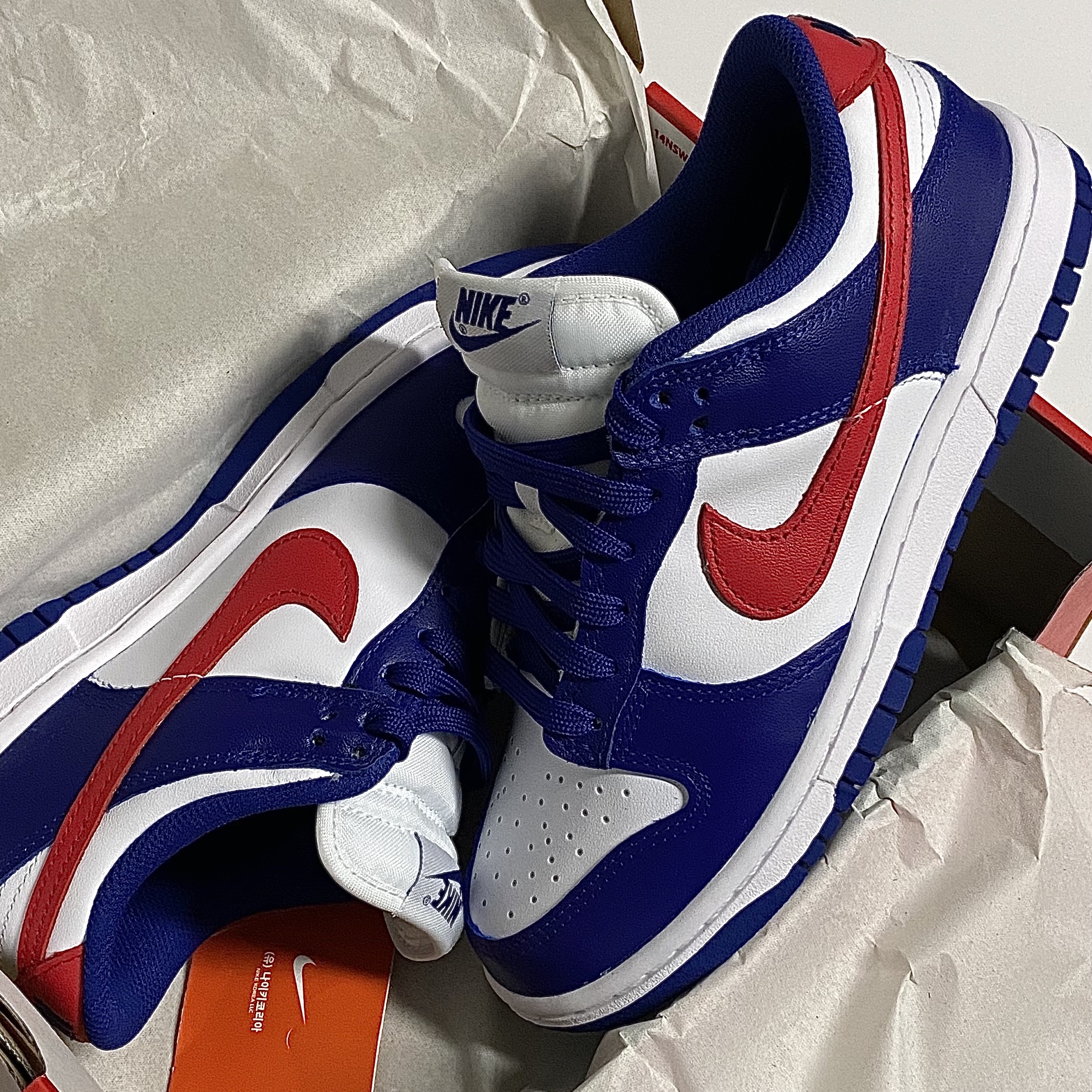 (W) Nike Dunk Low White and University Red 착용 스타일