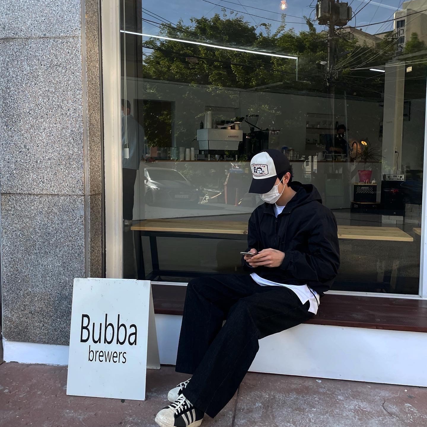 Adidas Superstar 82 Black White 착용 스타일 - 4