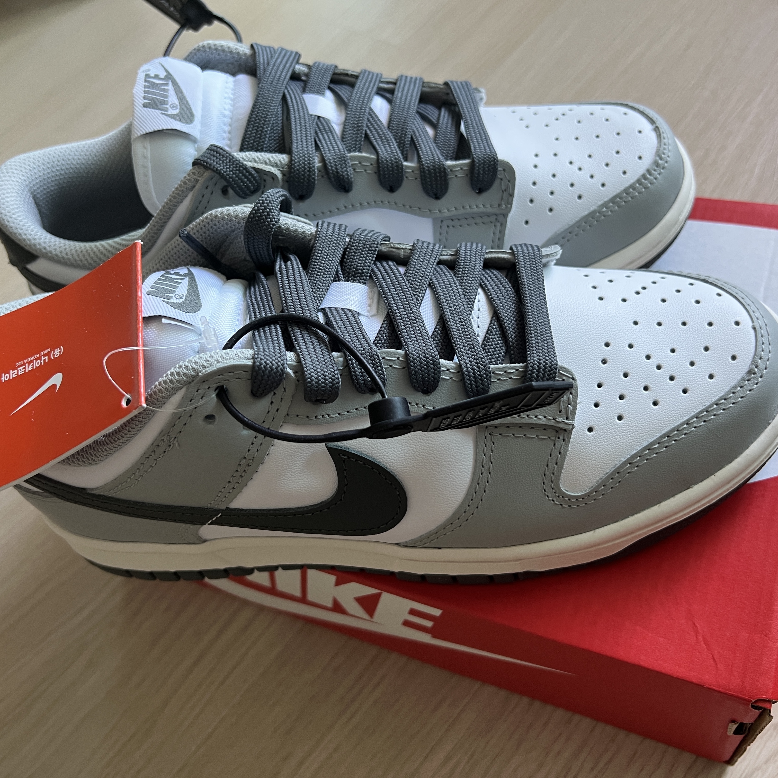 (W) Nike Dunk Low Light Smoke Grey 착용 스타일