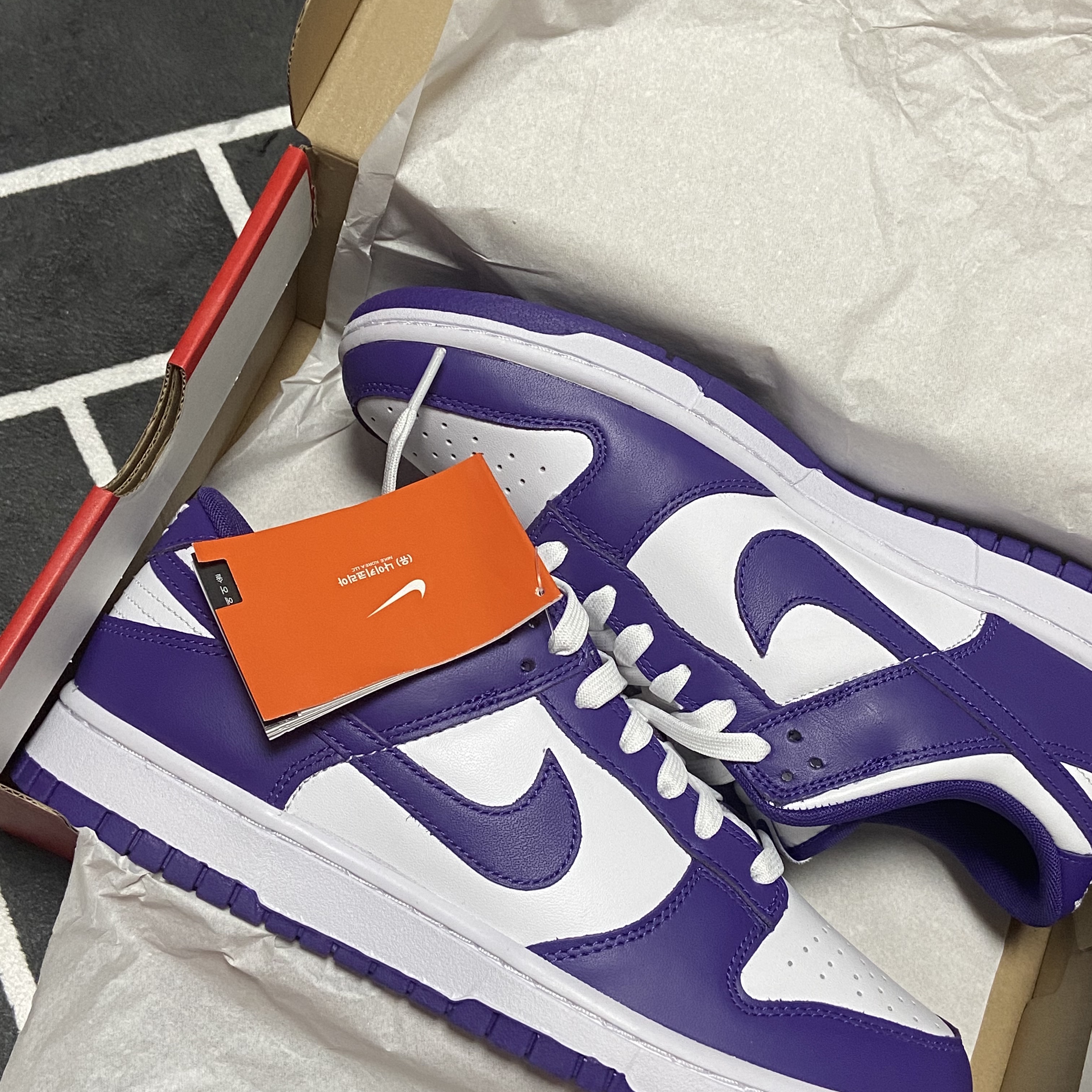 Nike Dunk Low Retro Championship Court Purple 착용 스타일