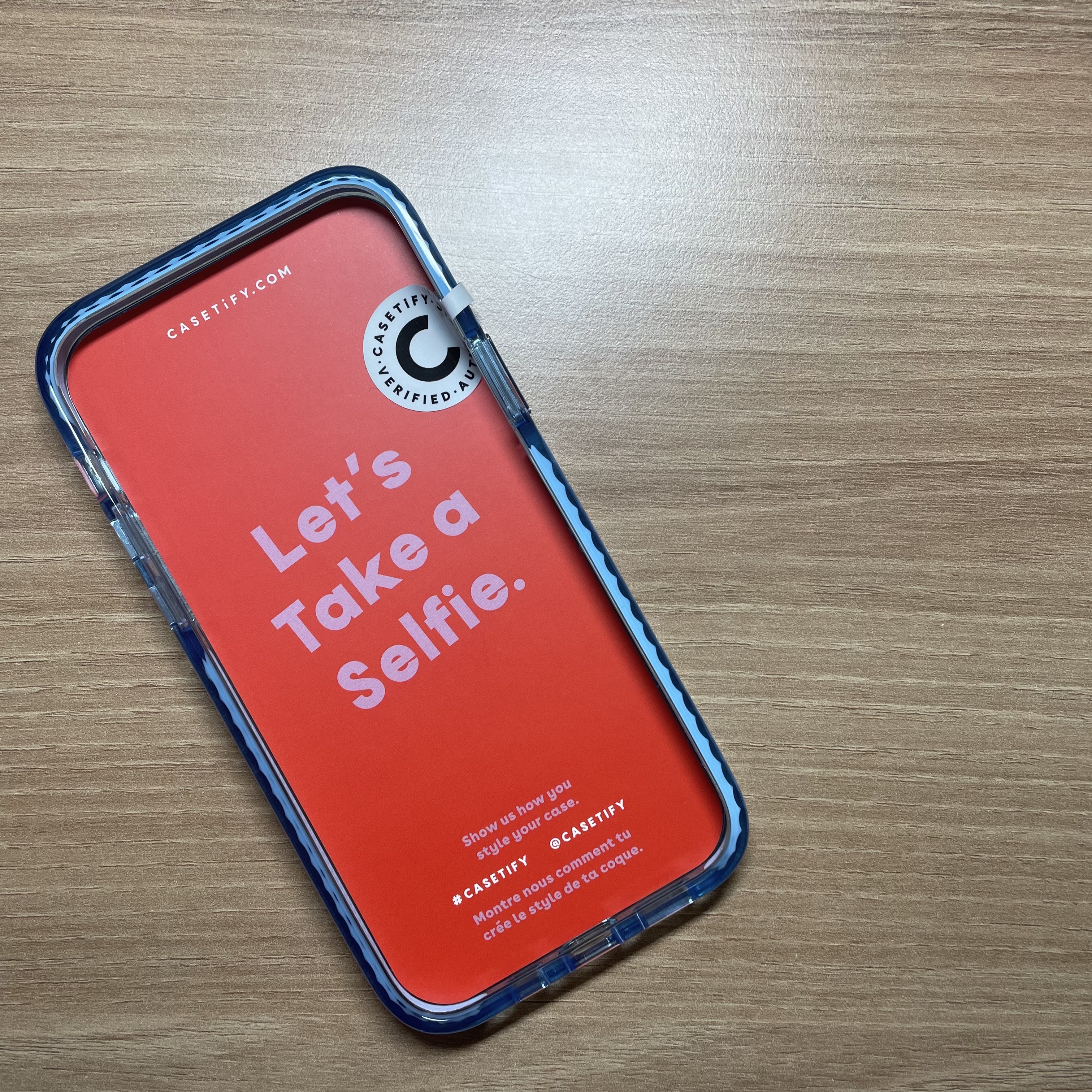 Casetify x IAB Studio iPhone White Monogram Logo Impact Case Sierra Blue 착용 스타일 - 2