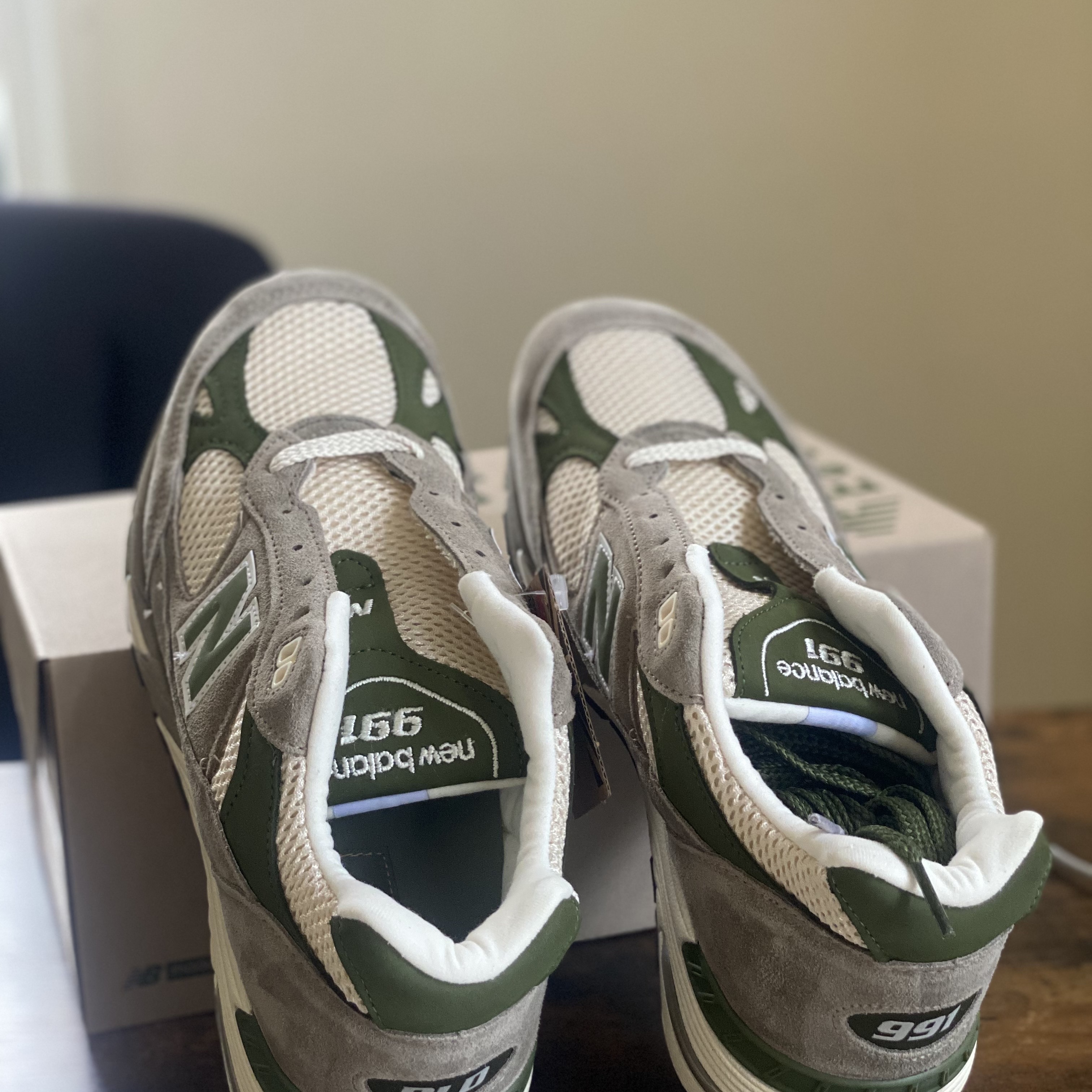 New Balance x Aime Leon Dore 991 Made in UK Grey, New Balance x JJJJound 990v3 Olive 착용 스타일 - 4