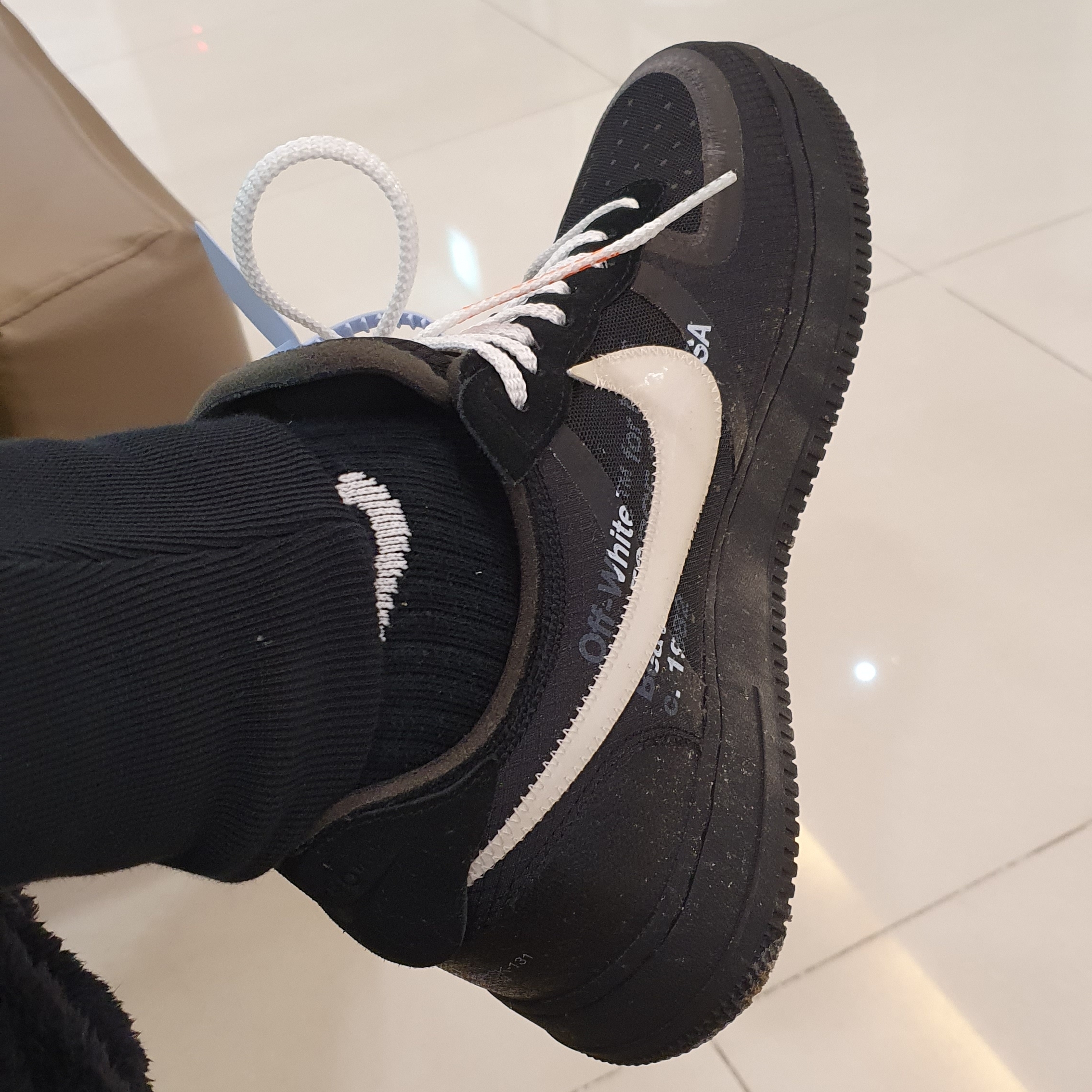 Nike x Off-White Air Force 1 Low Black White 착용 스타일 - 2