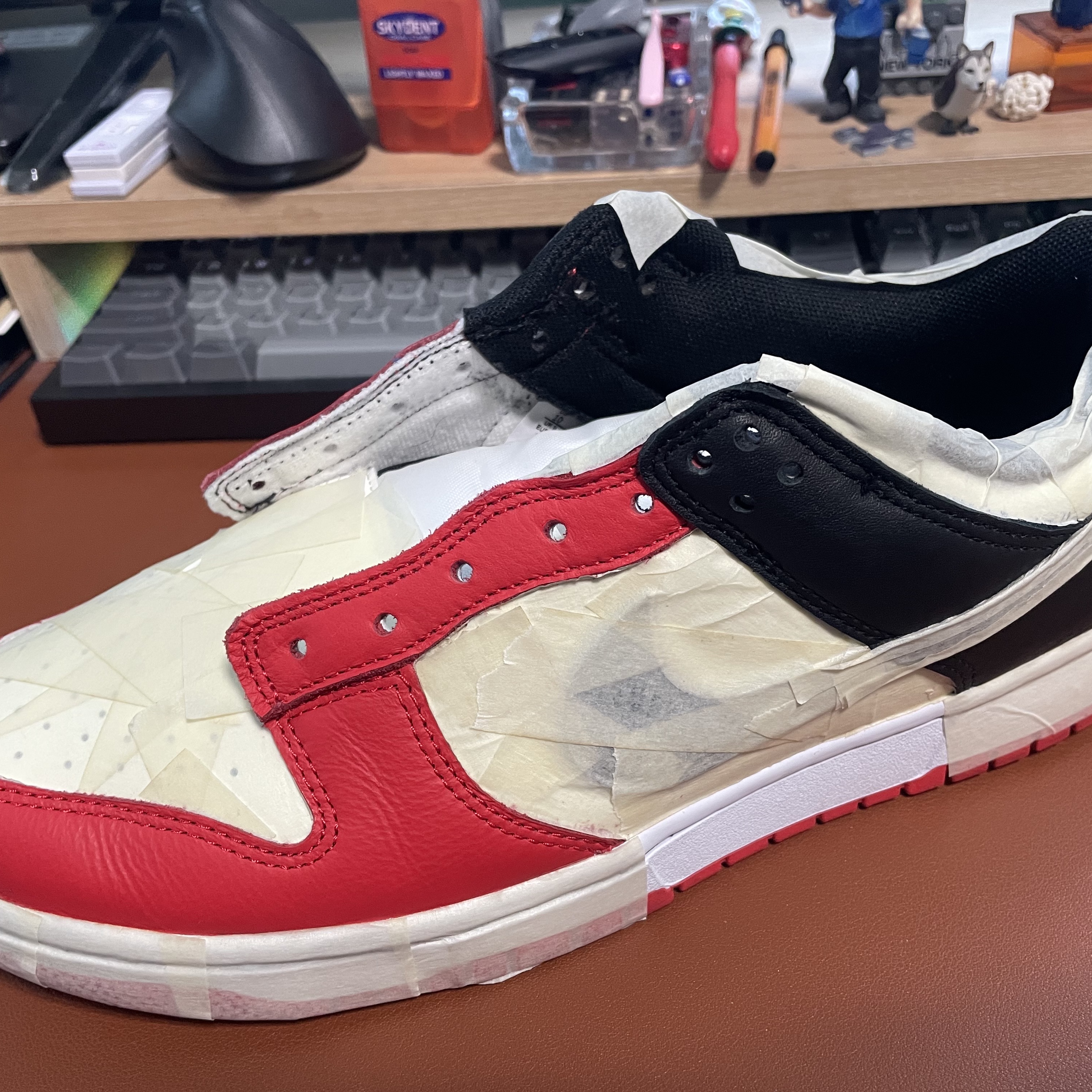Nike x NBA Dunk Low Retro EMB Black and Chile Red 착용 스타일 - 2
