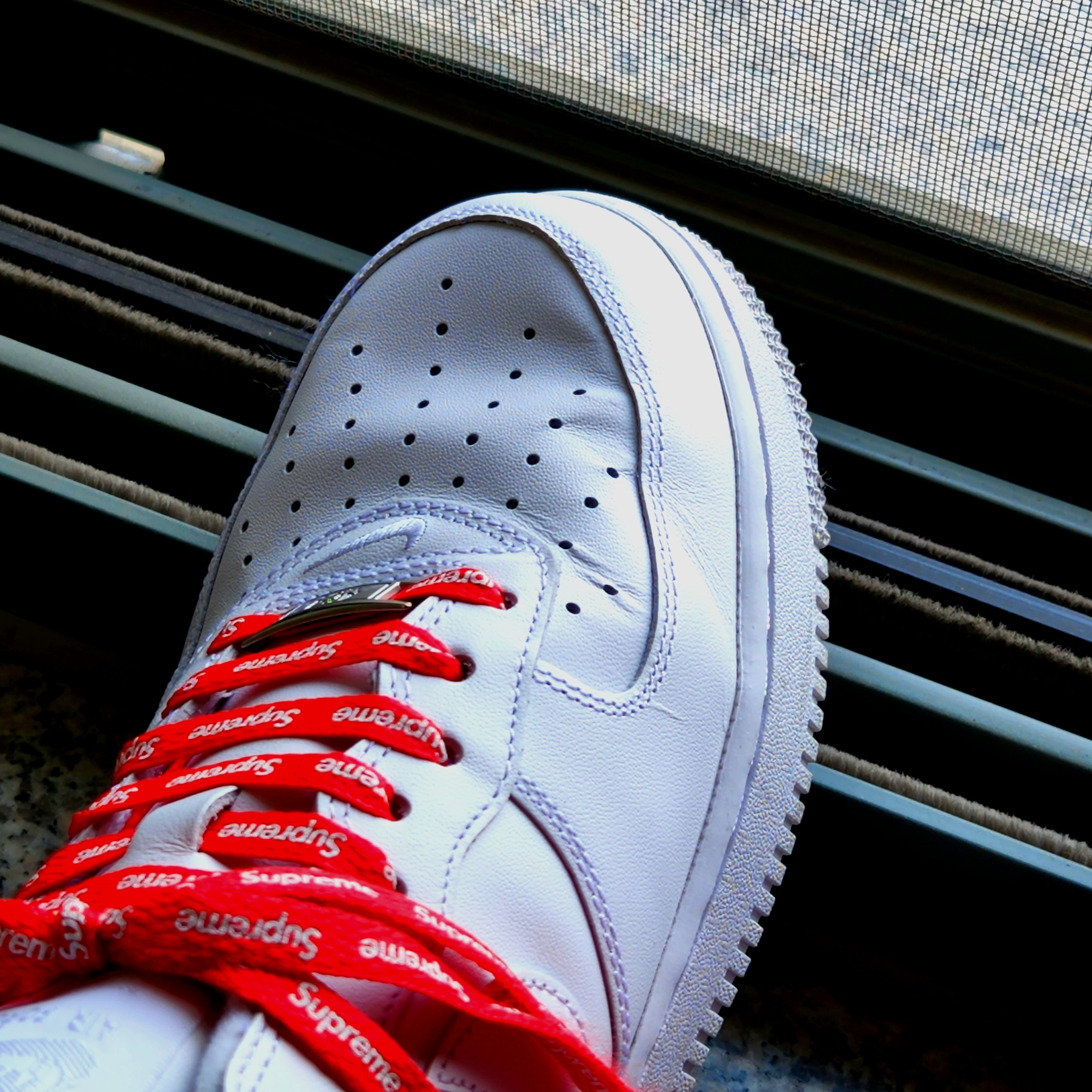 Nike x Supreme Air Force 1 Low White 착용 스타일